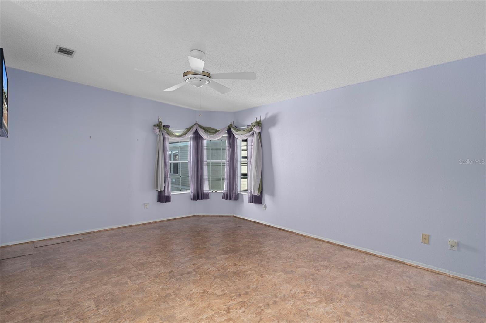 Image 26 of 50 For 2005 Lake Linda Circle