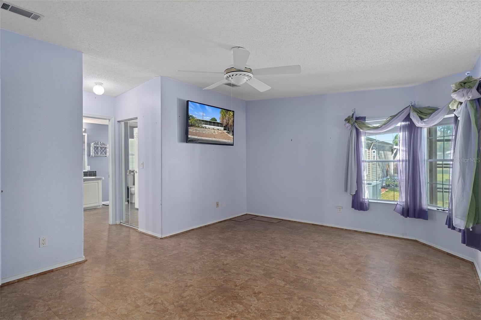 Image 28 of 50 For 2005 Lake Linda Circle