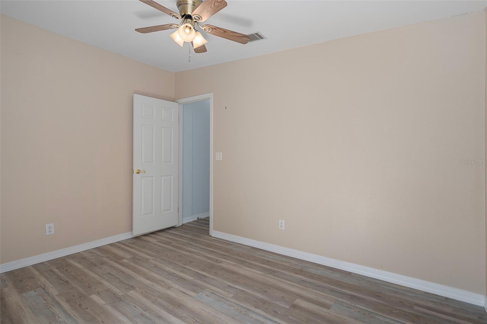 Image 36 of 50 For 2005 Lake Linda Circle