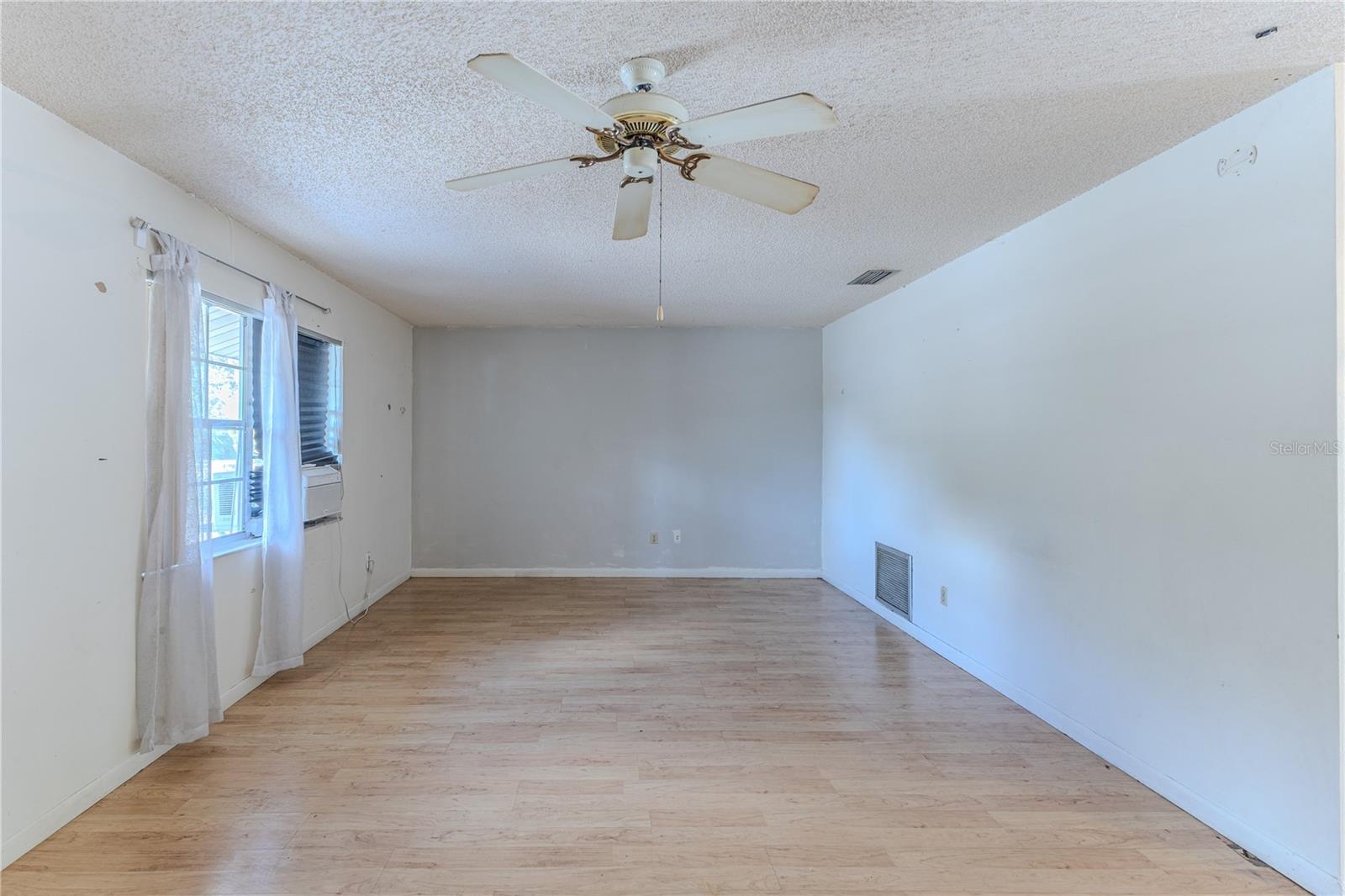 Image 10 of 45 For 9249 Northcliffe Boulevard