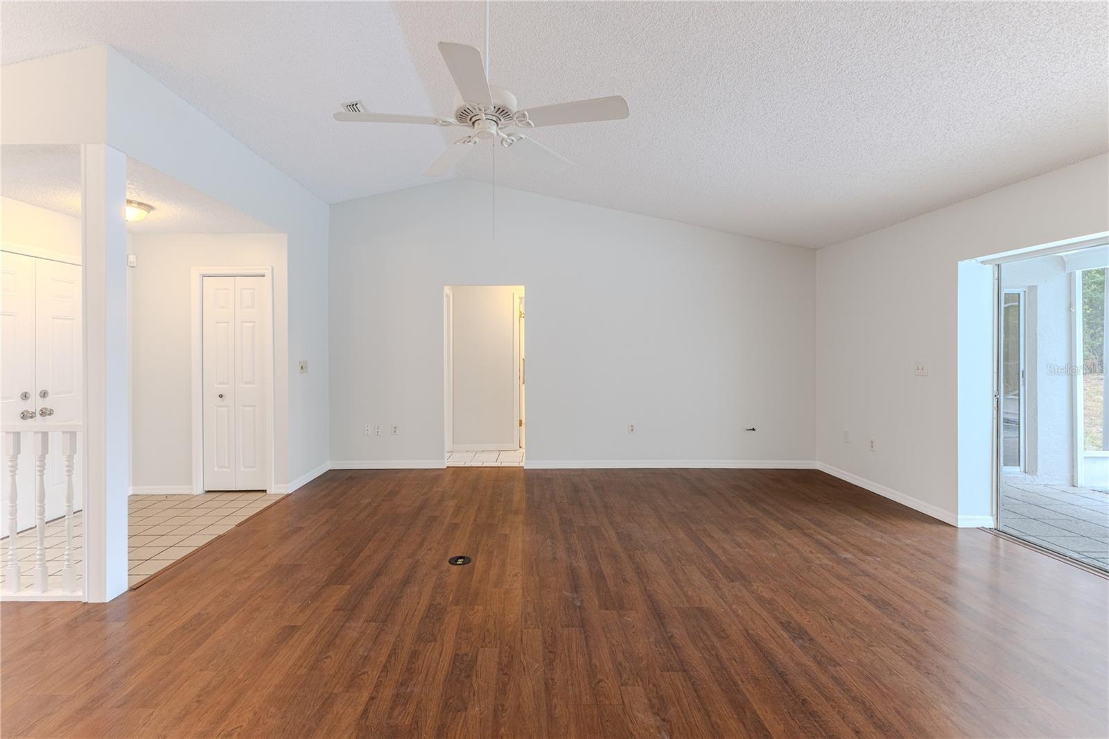 Listing photo id 9 for 2489 Amherst Avenue