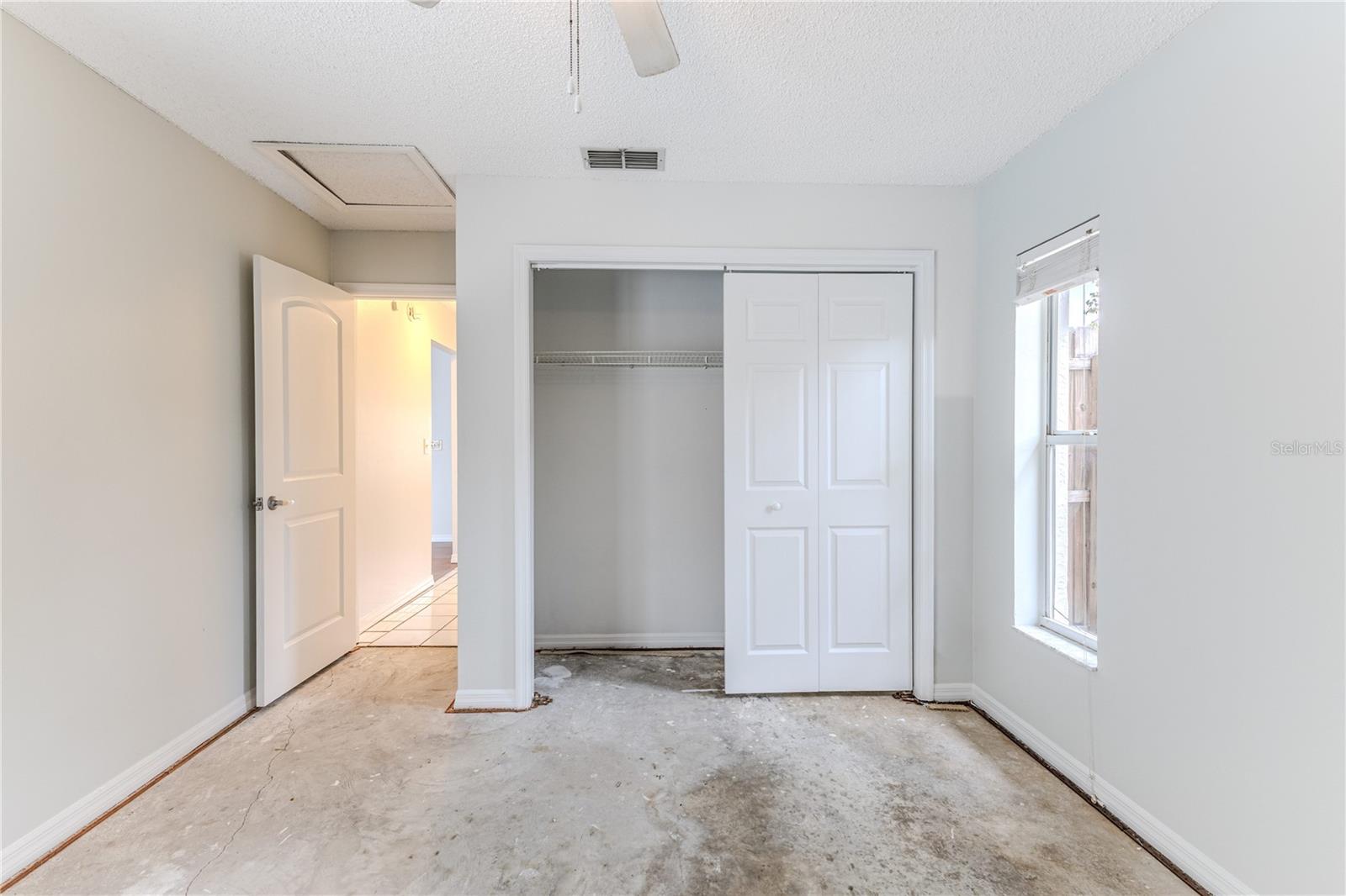 Listing photo id 23 for 2489 Amherst Avenue