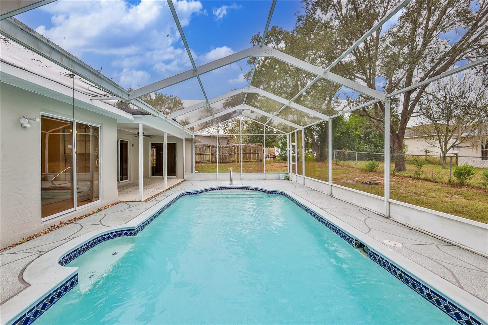 Listing photo id 1 for 2489 Amherst Avenue