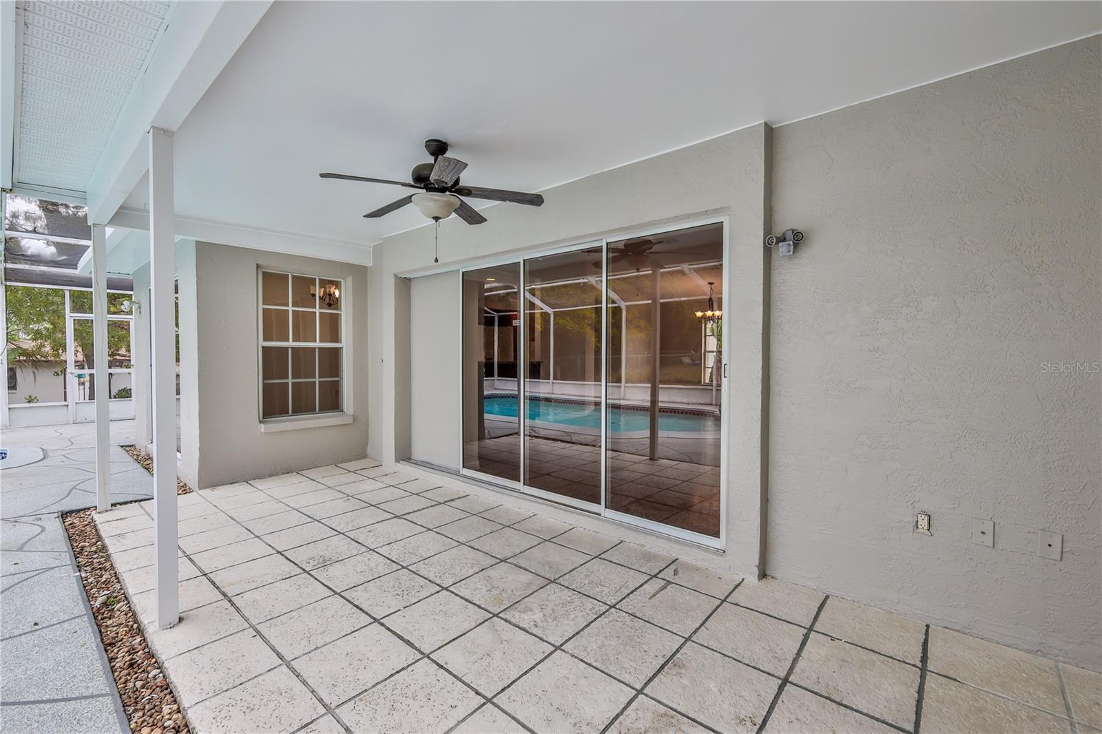 Listing photo id 32 for 2489 Amherst Avenue