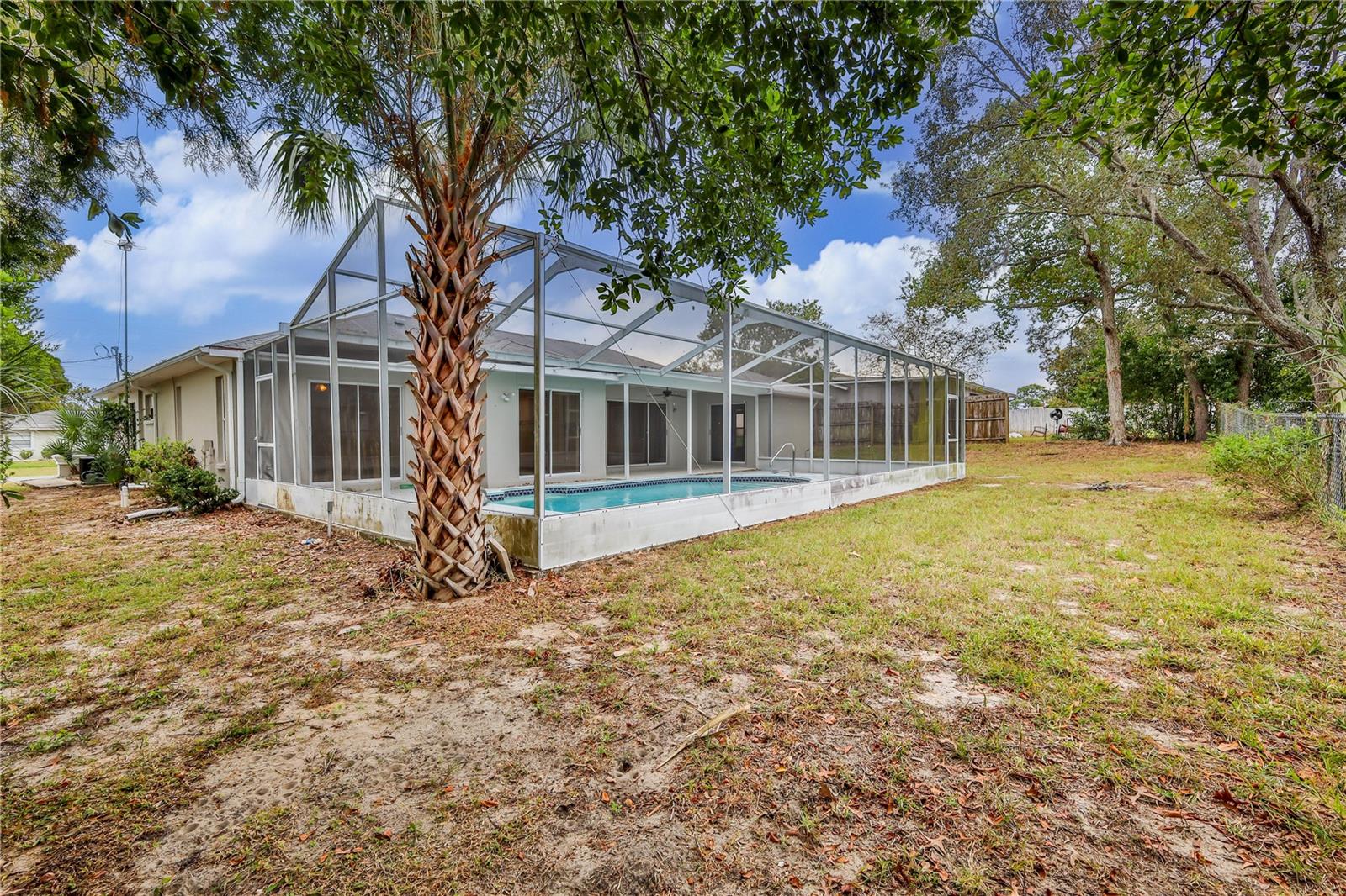 Listing photo id 38 for 2489 Amherst Avenue