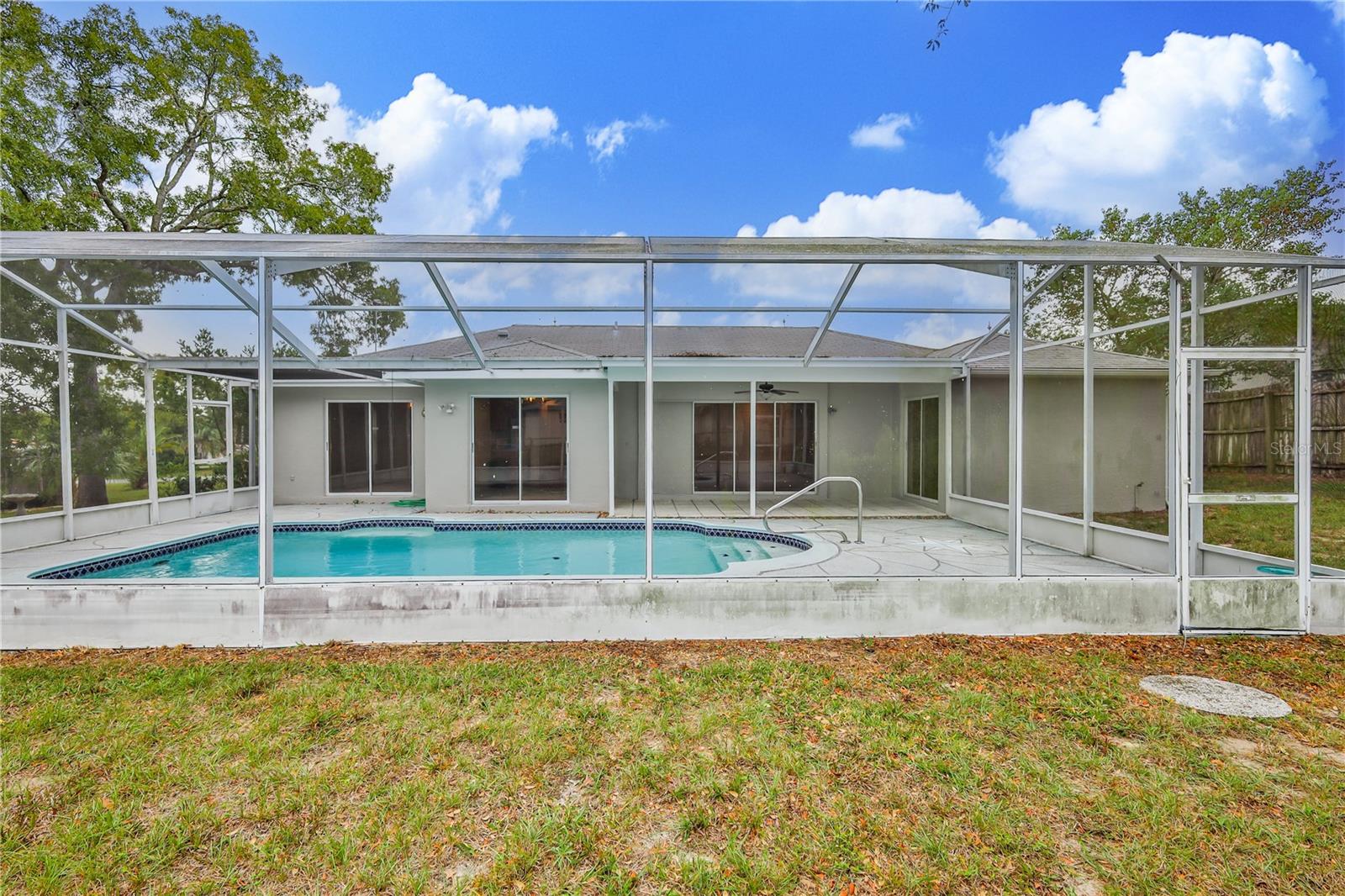 Listing photo id 39 for 2489 Amherst Avenue