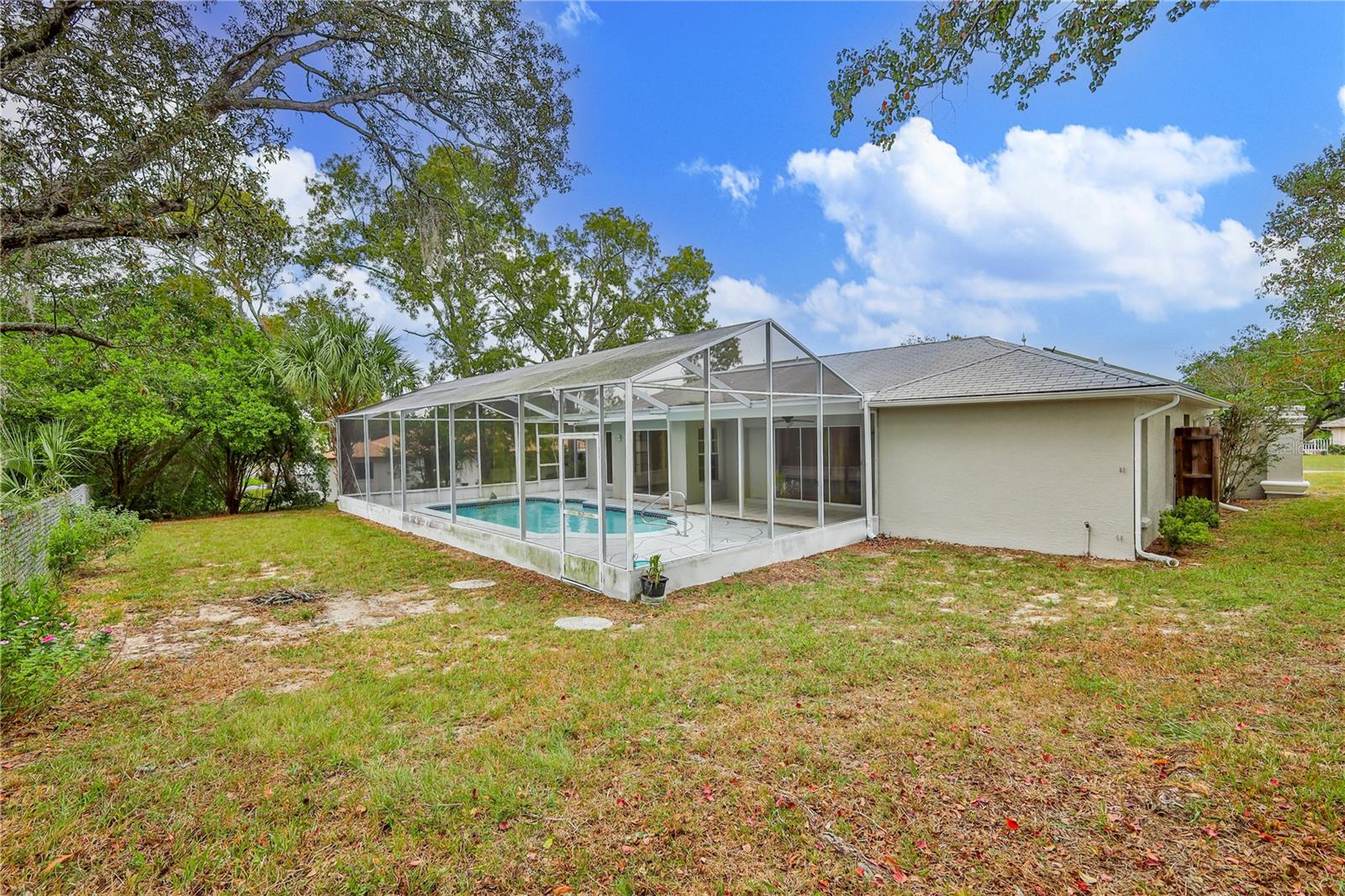 Listing photo id 40 for 2489 Amherst Avenue