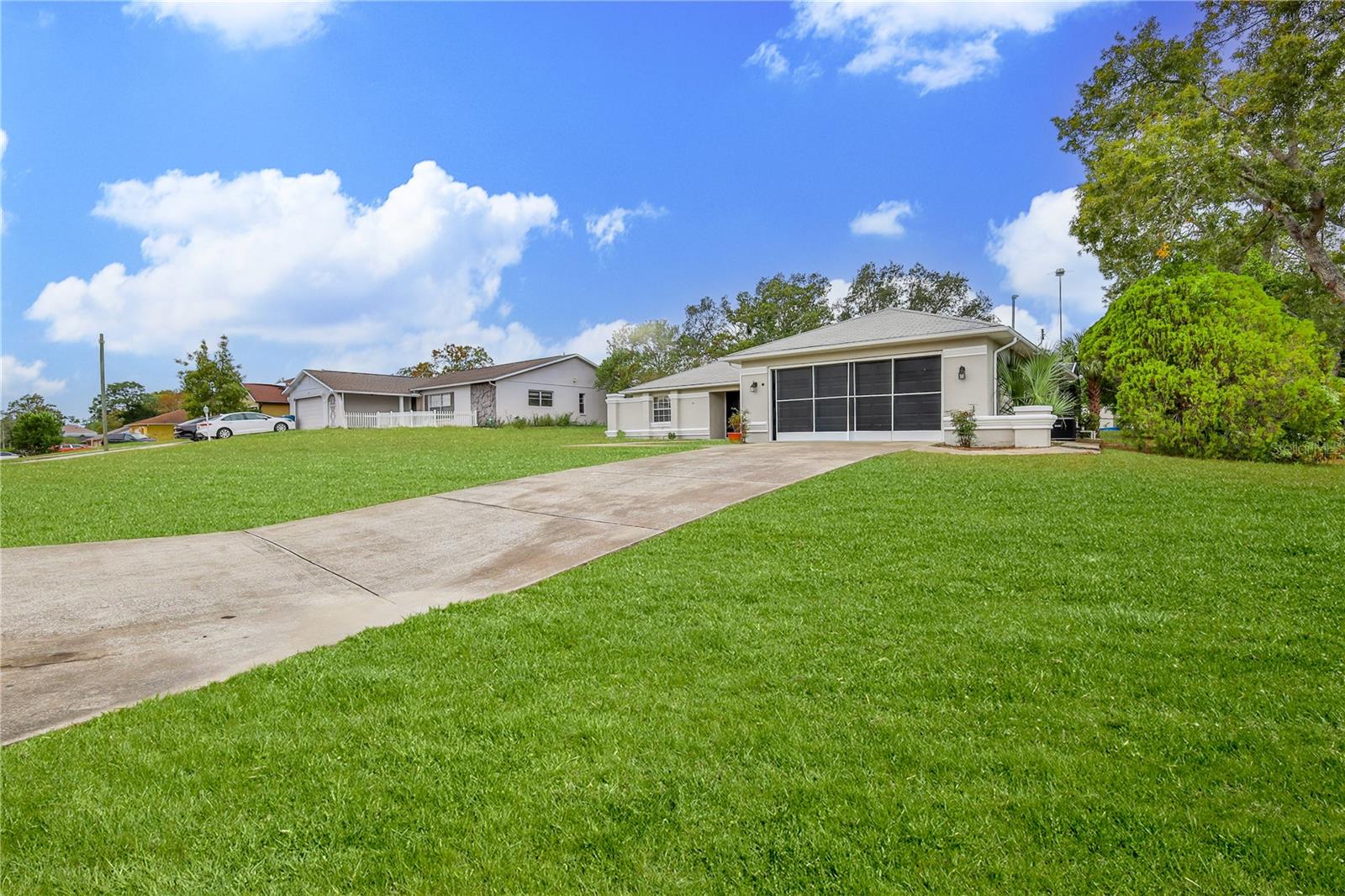 Listing photo id 3 for 2489 Amherst Avenue