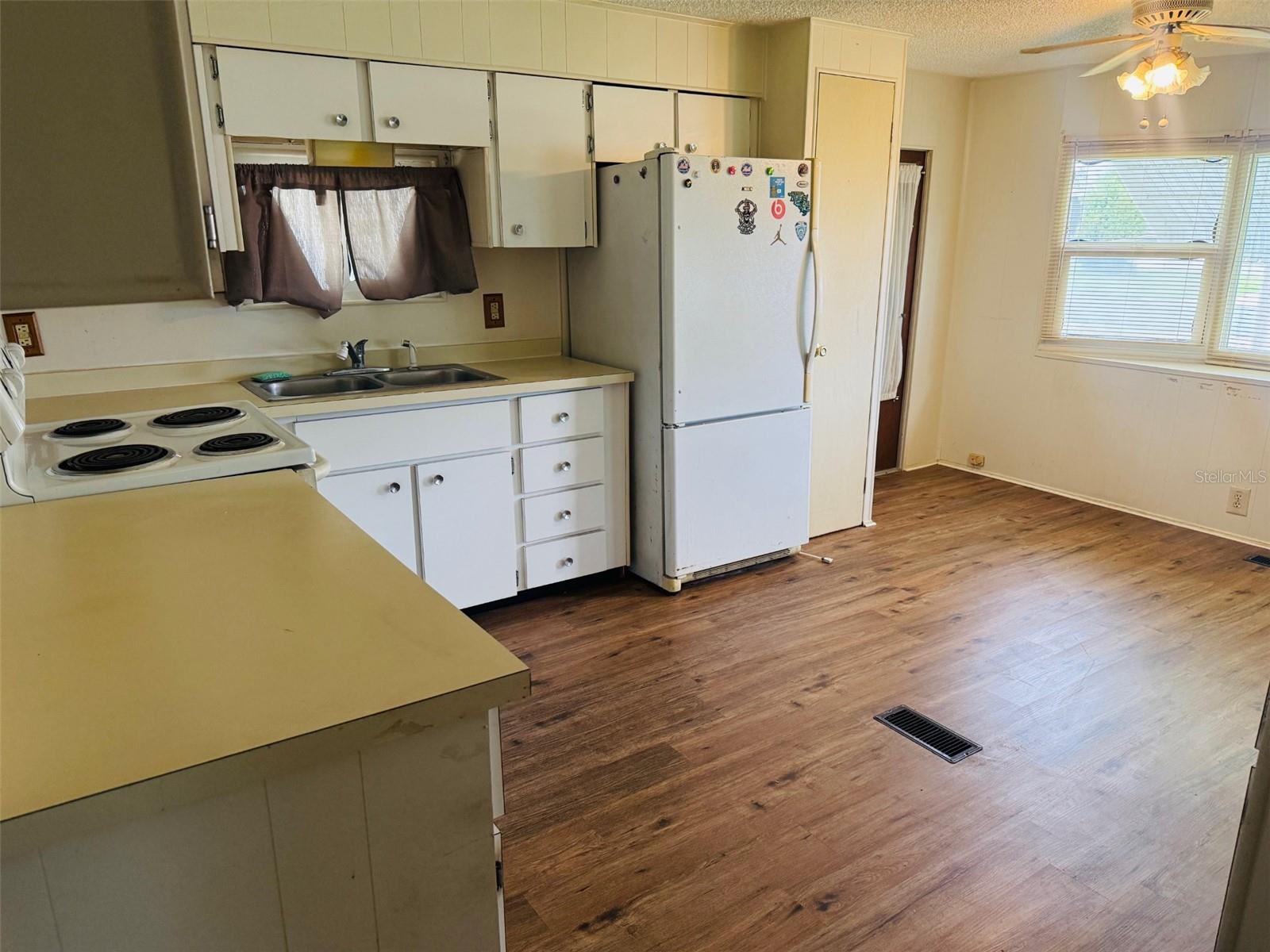 Image 7 of 13 For 7169 Fairlane Avenue