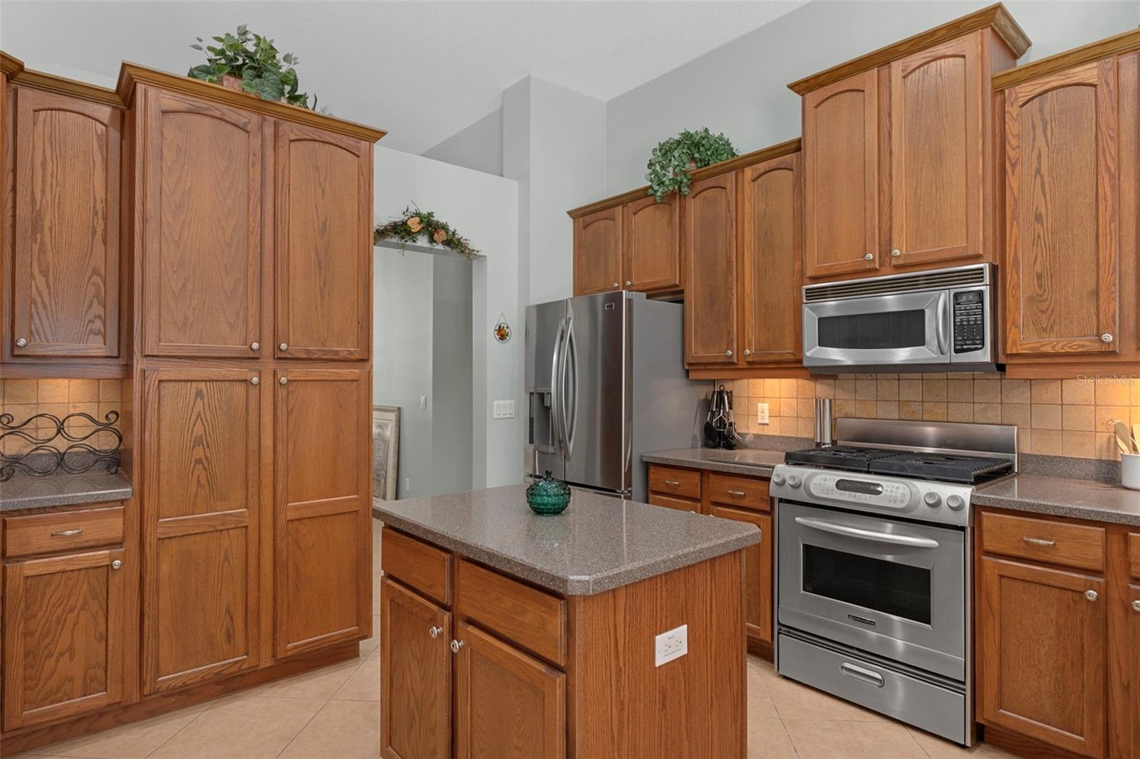 Image 16 of 72 For 1370 Cleveland Street