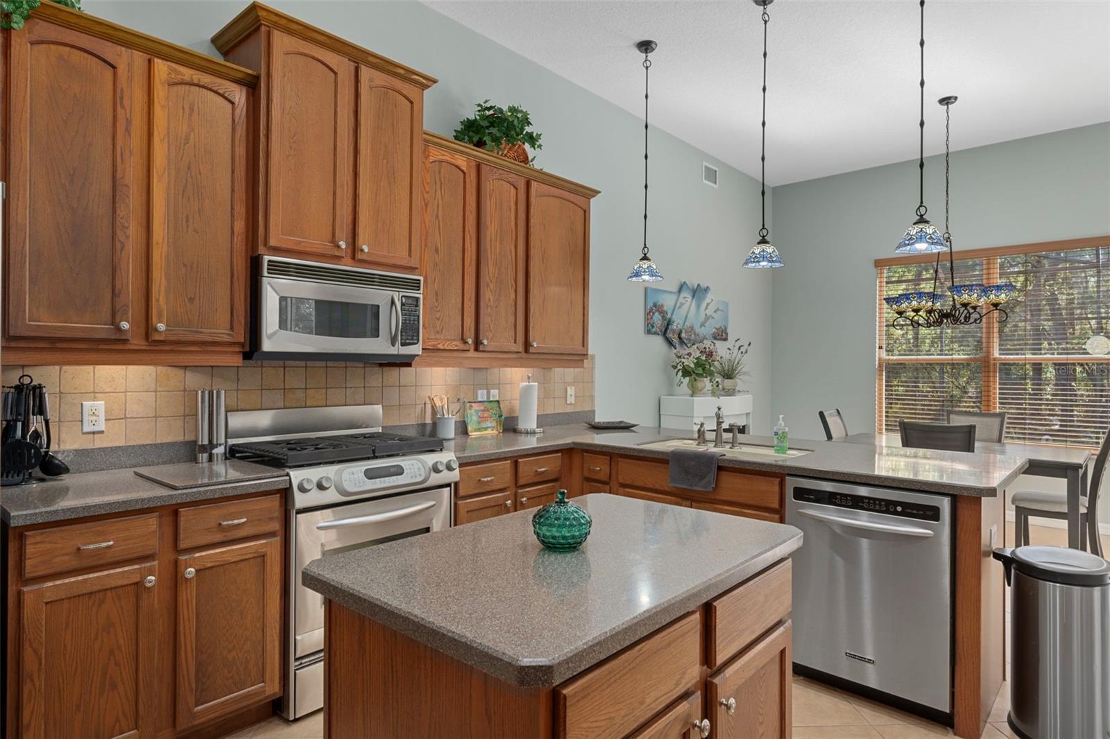 Image 19 of 72 For 1370 Cleveland Street