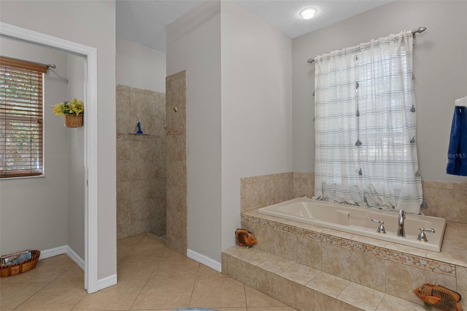 Image 32 of 72 For 1370 Cleveland Street