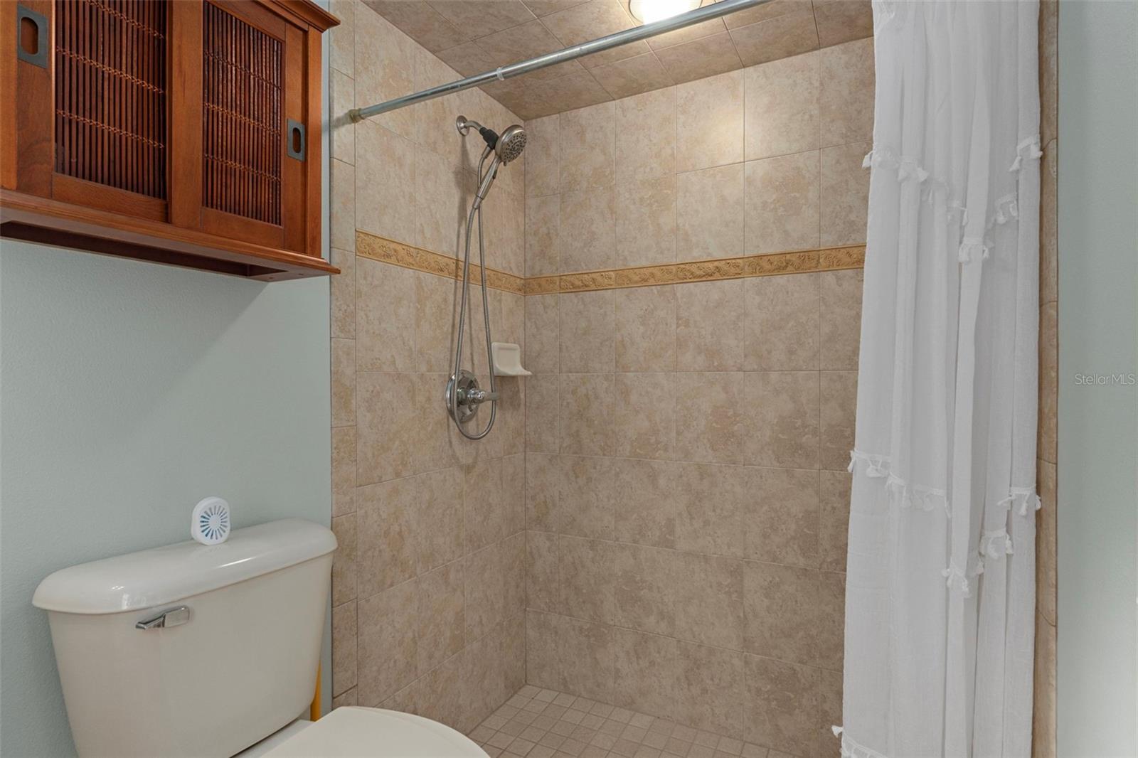 Image 47 of 72 For 1370 Cleveland Street