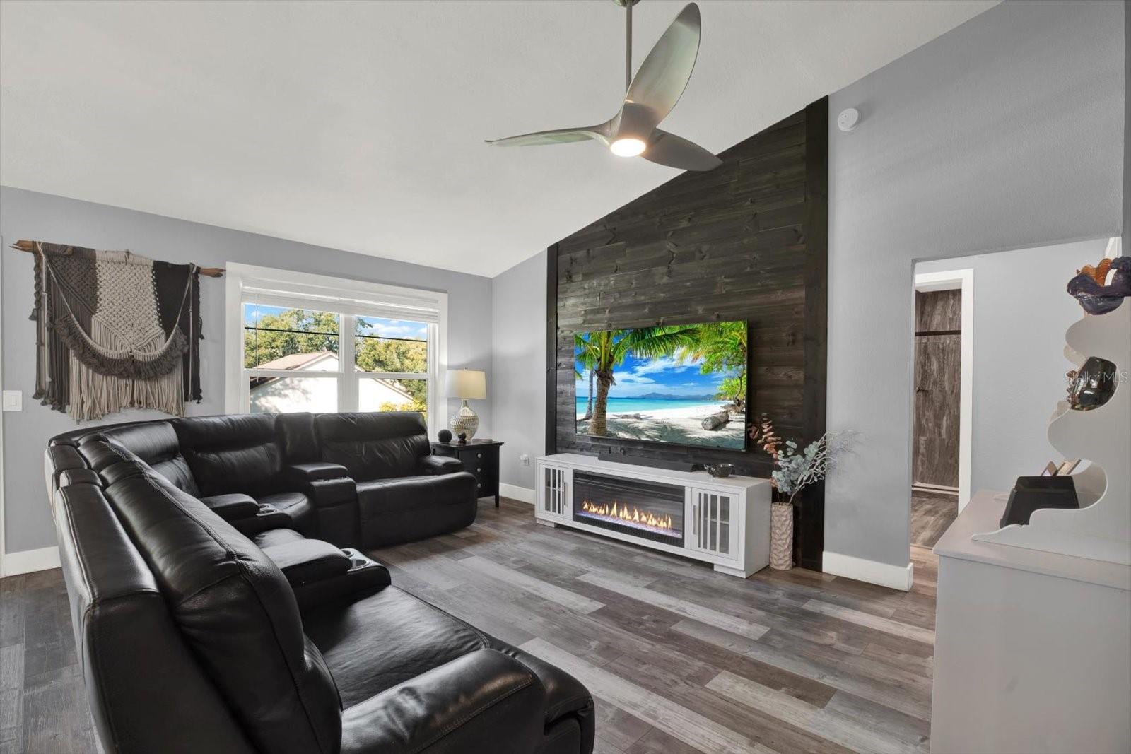 Image 2 of 33 For 7837 Hardwick Drive 324