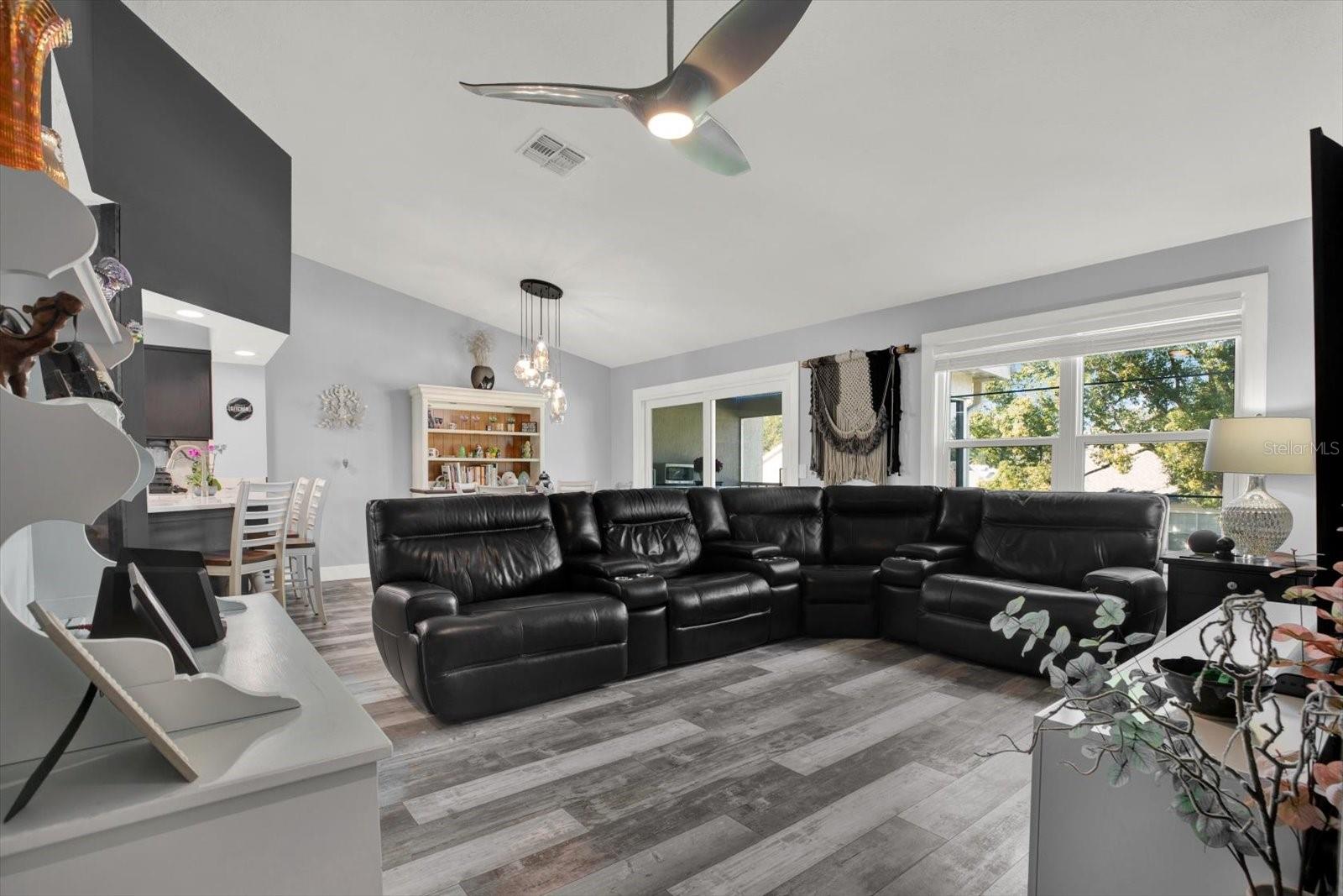 Image 3 of 33 For 7837 Hardwick Drive 324