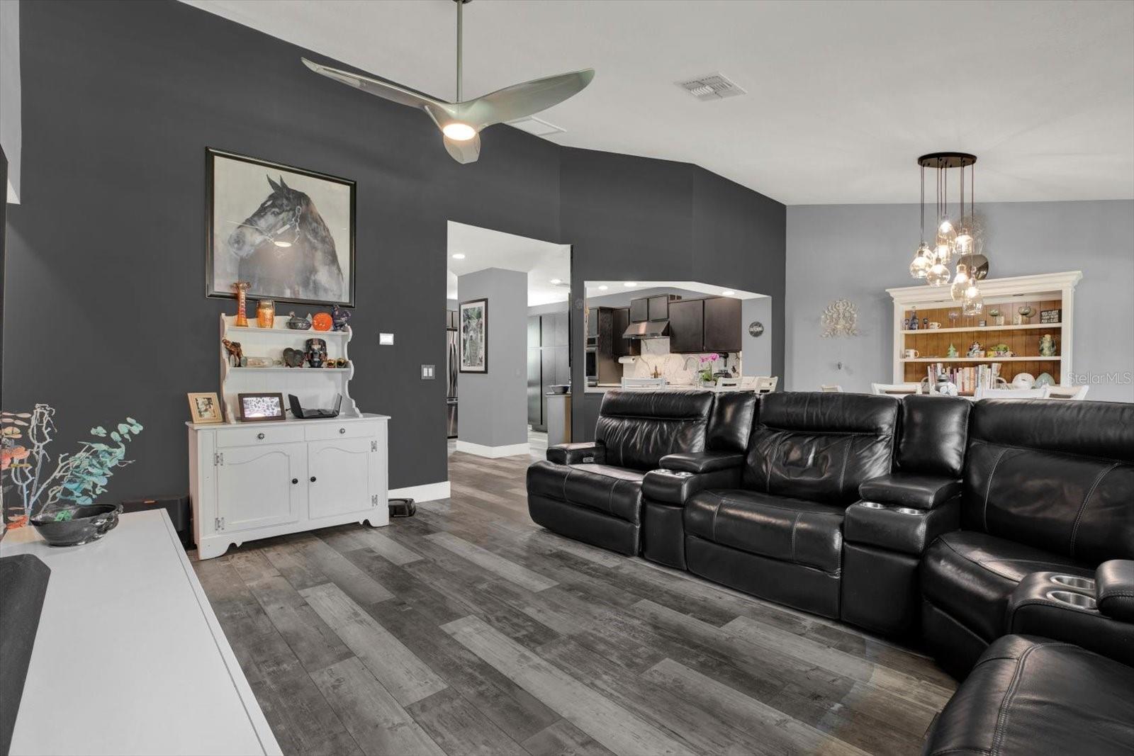 Image 4 of 33 For 7837 Hardwick Drive 324