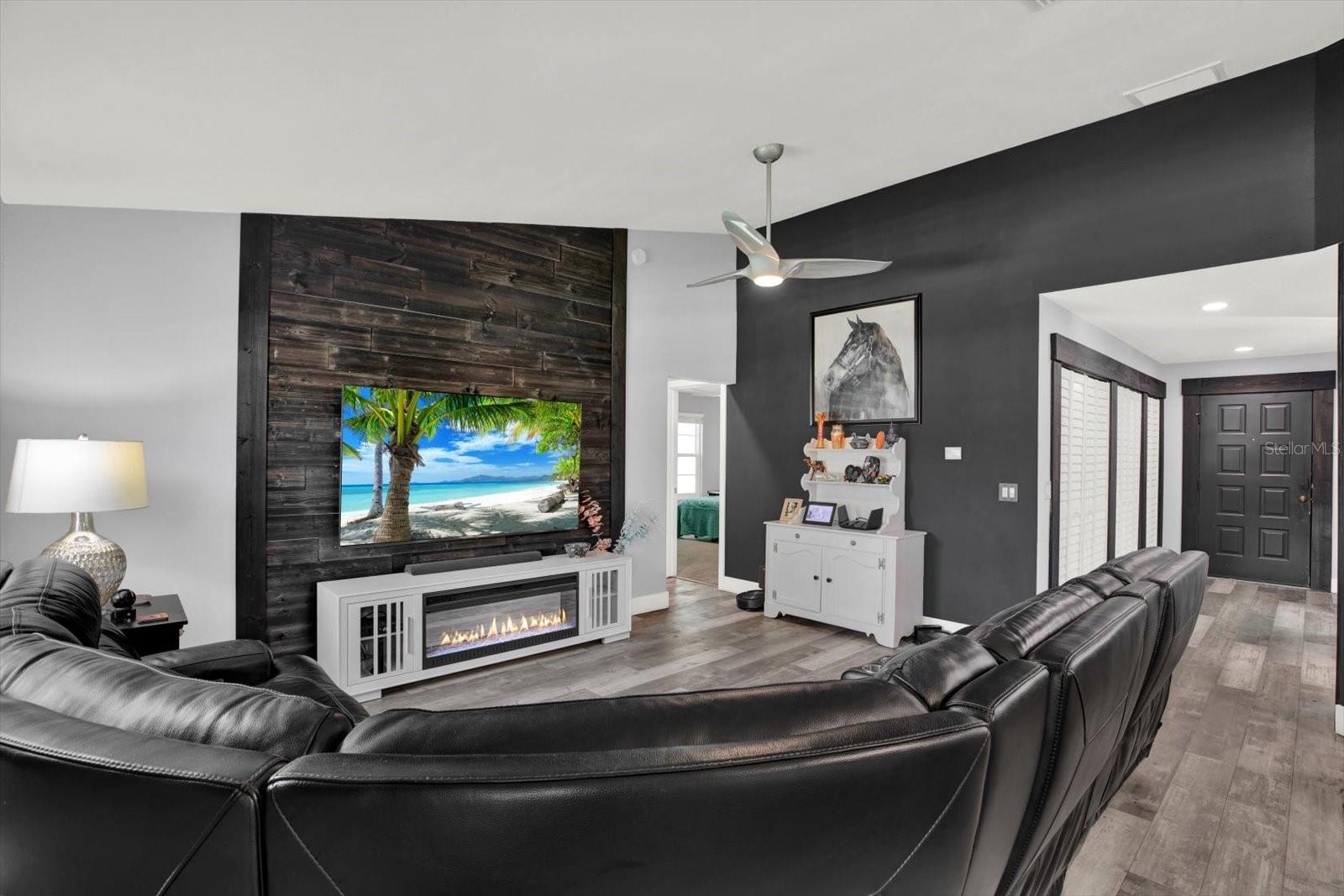 Image 5 of 33 For 7837 Hardwick Drive 324