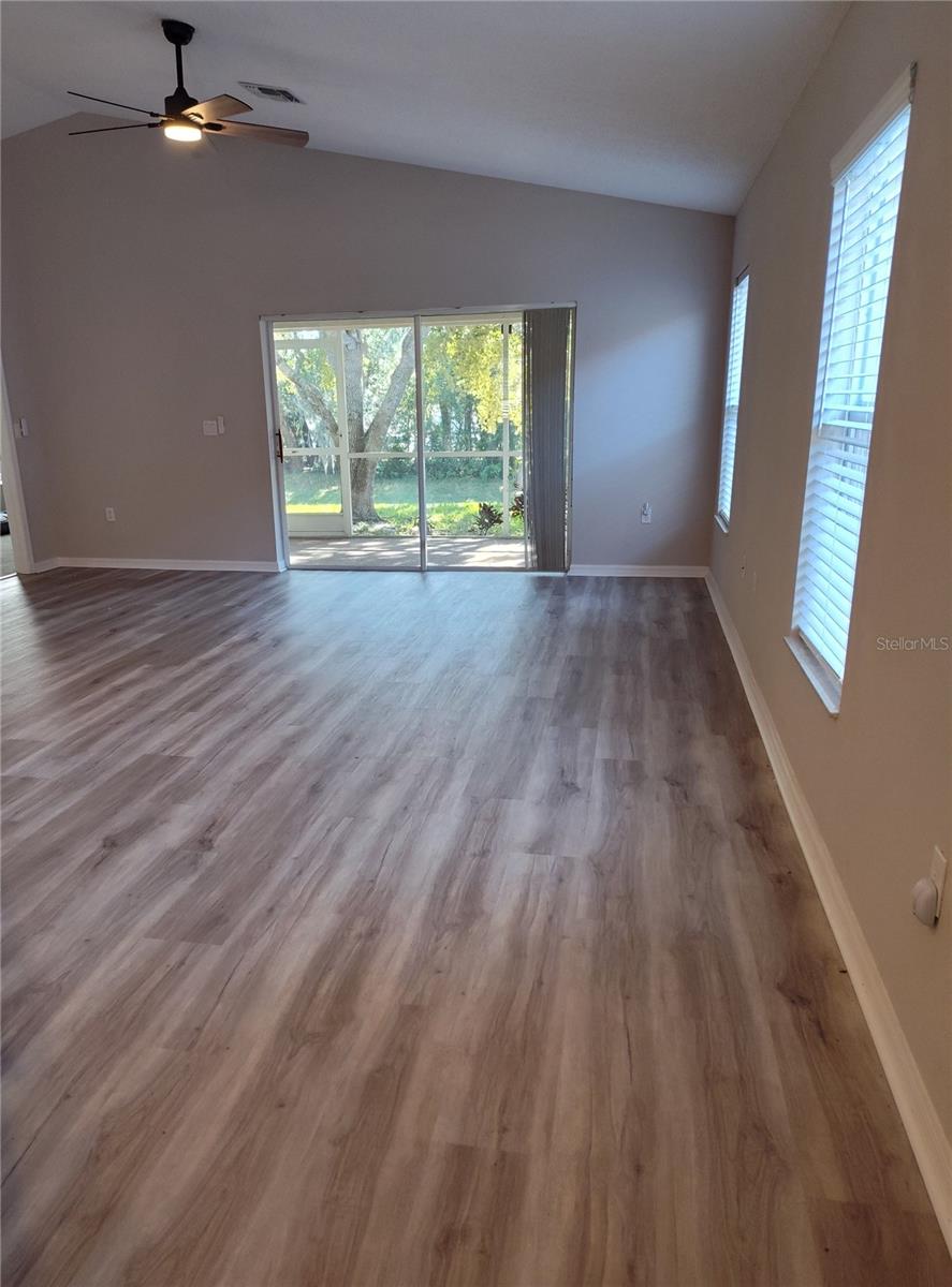 Image 10 of 25 For 11118 Heathrow Avenue