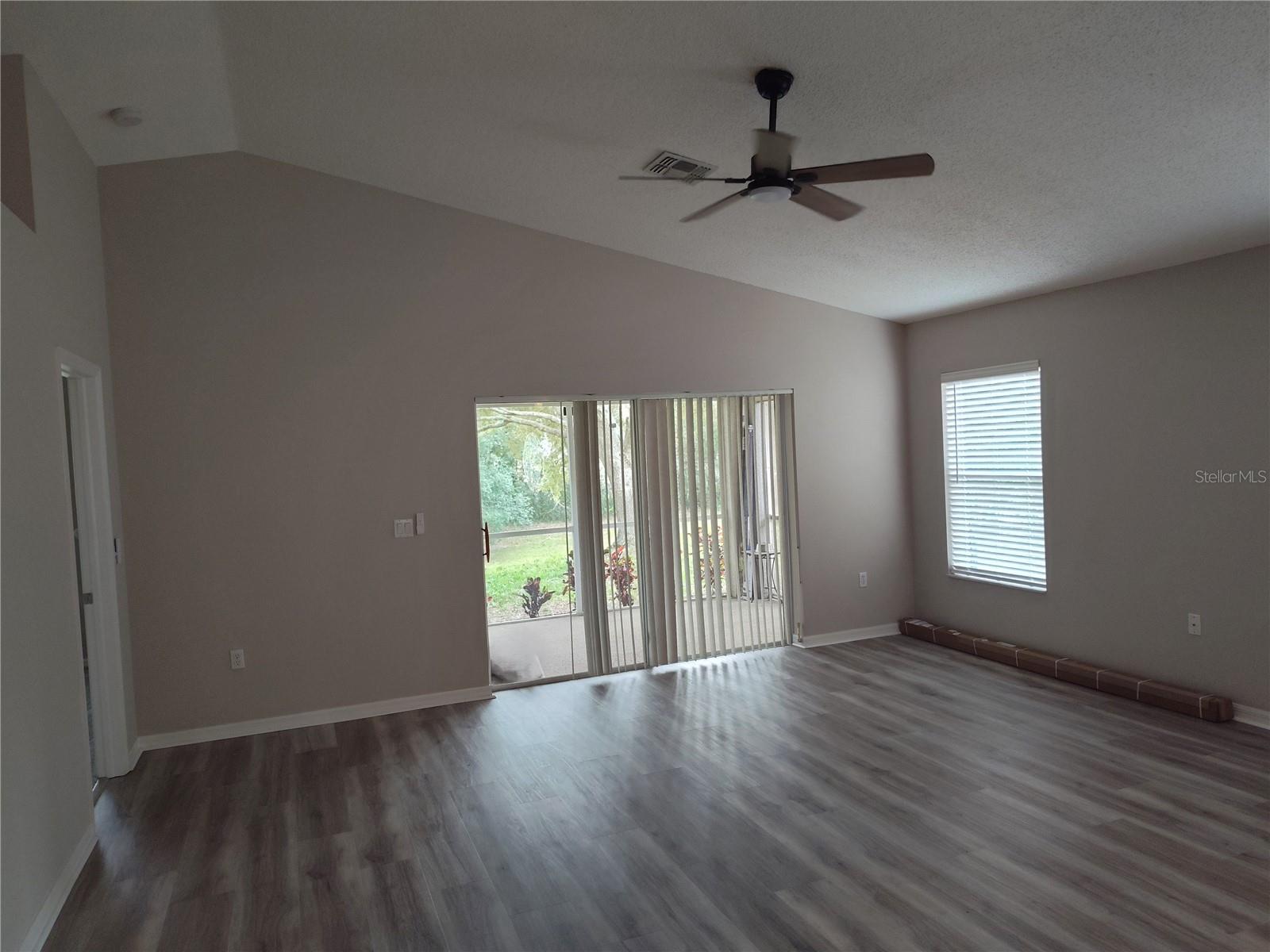 Image 11 of 25 For 11118 Heathrow Avenue