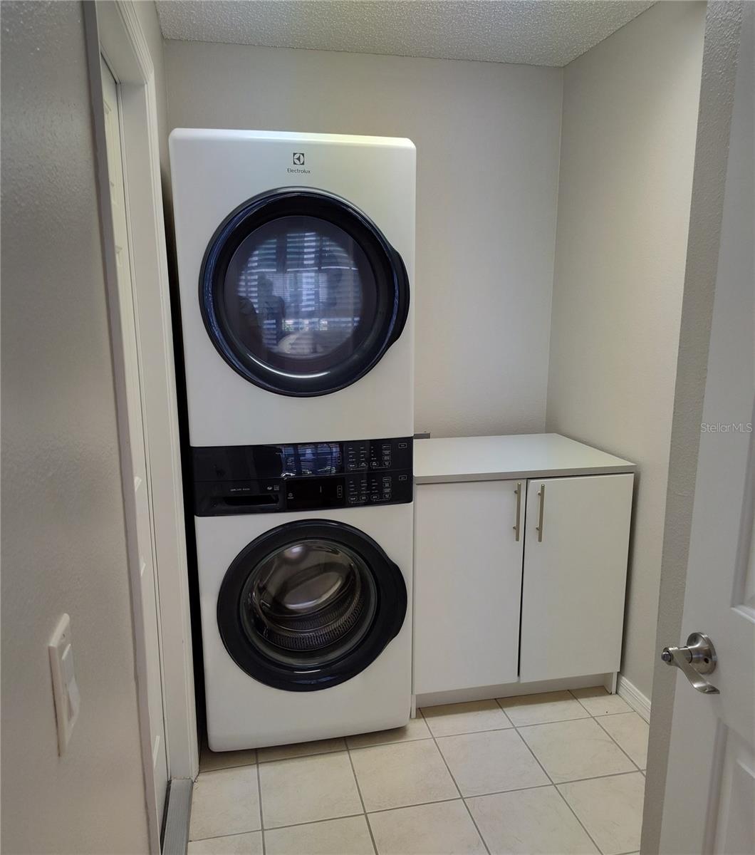 Image 16 of 25 For 11118 Heathrow Avenue