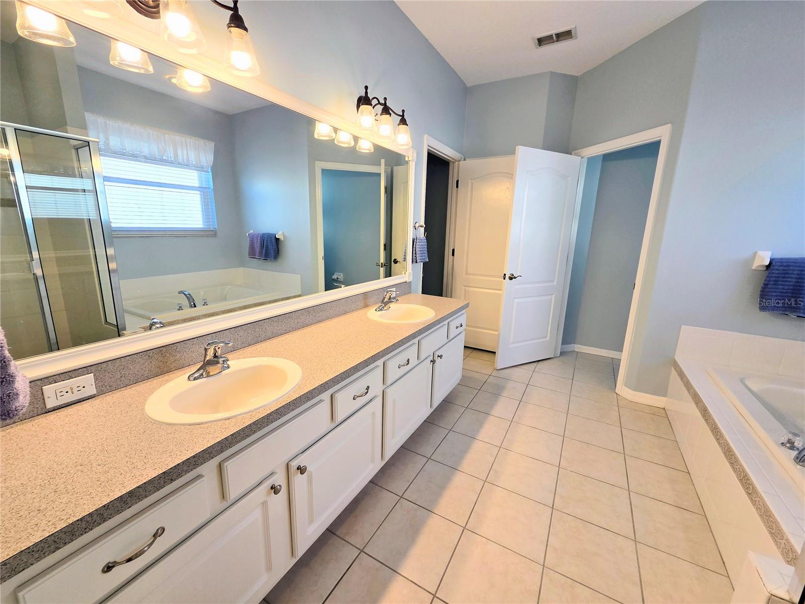 Image 17 of 36 For 14820 Potterton Circle