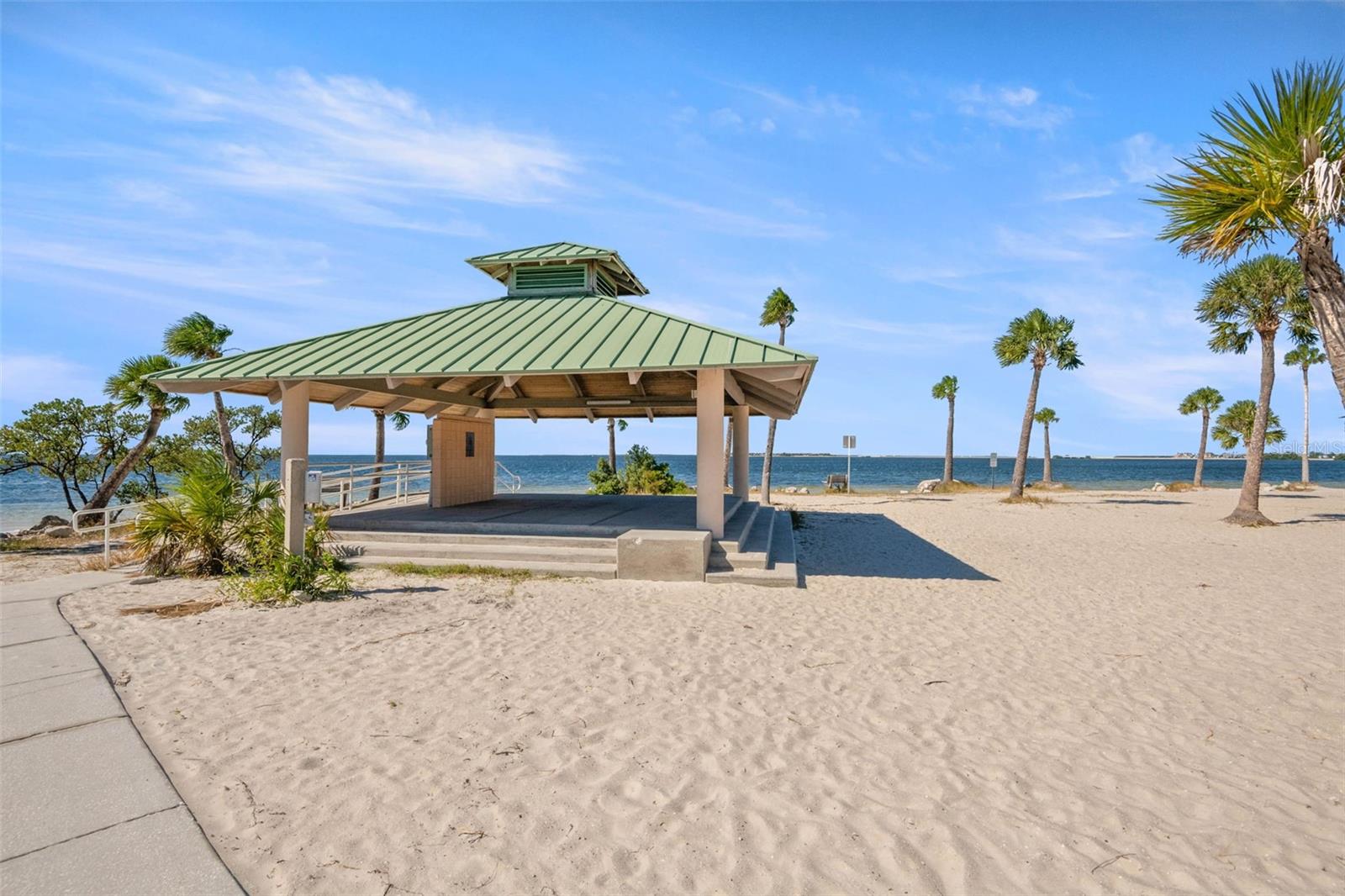 Image 12 of 57 For 719 Riverside Drive