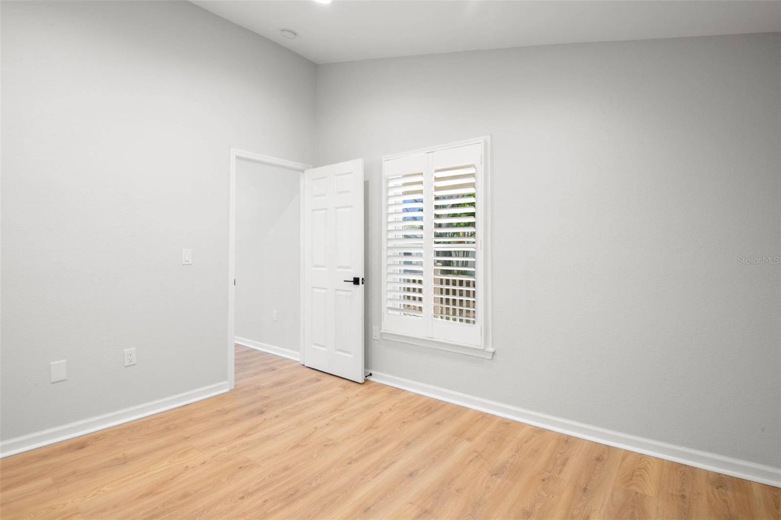 Image 20 of 57 For 719 Riverside Drive