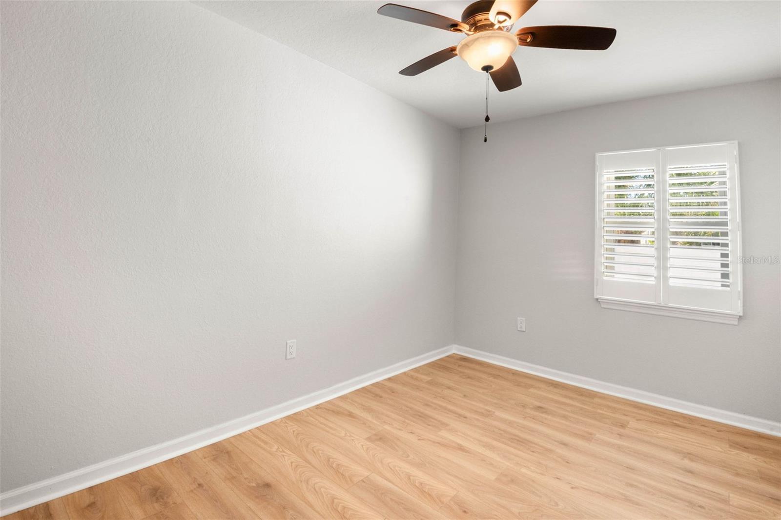 Image 21 of 57 For 719 Riverside Drive