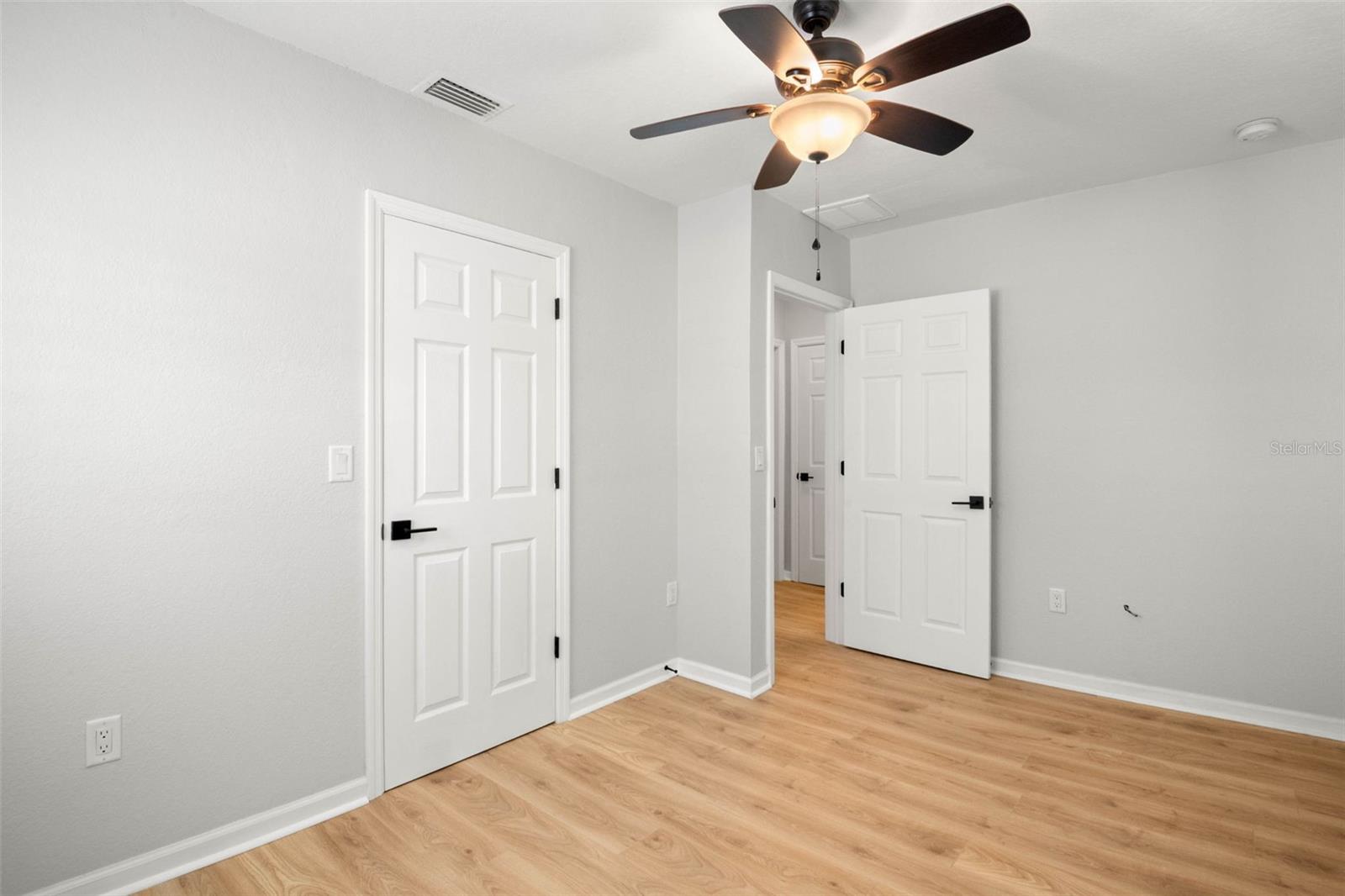 Image 22 of 57 For 719 Riverside Drive