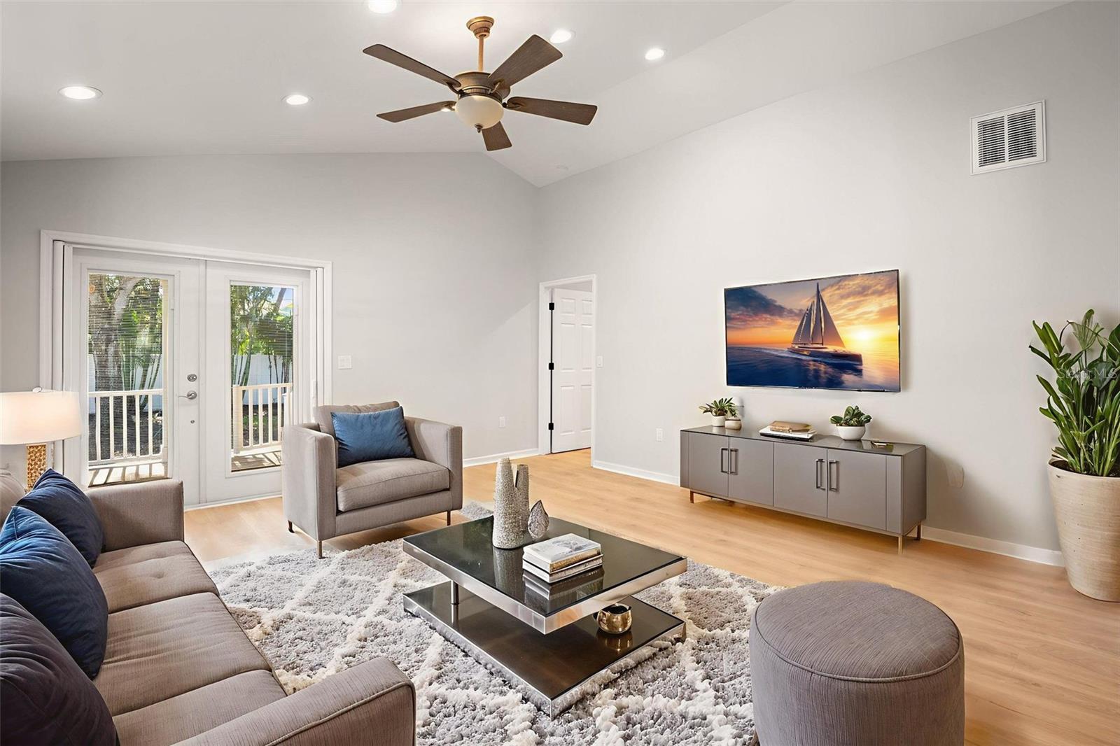 Image 30 of 57 For 719 Riverside Drive