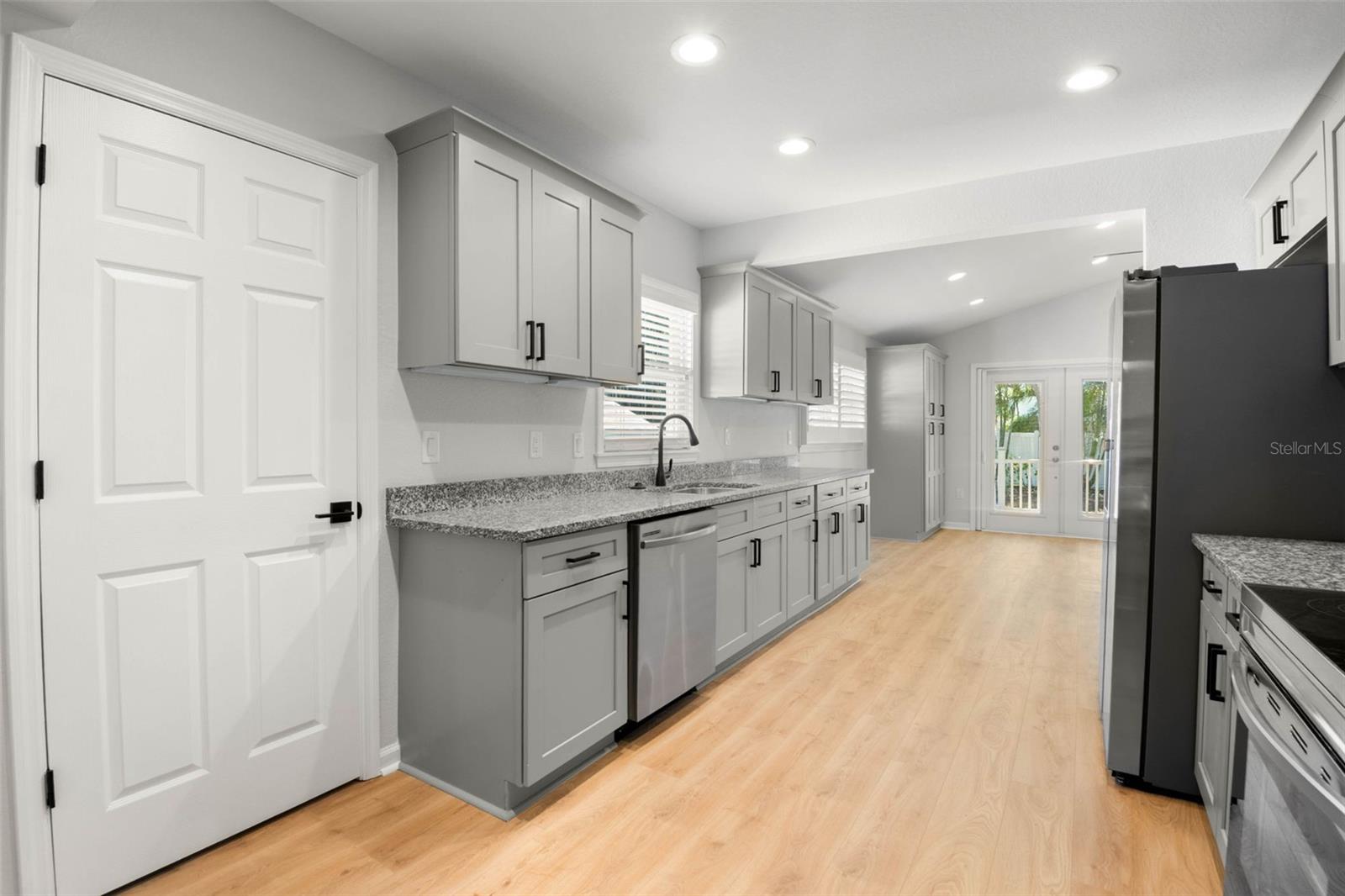 Image 31 of 57 For 719 Riverside Drive