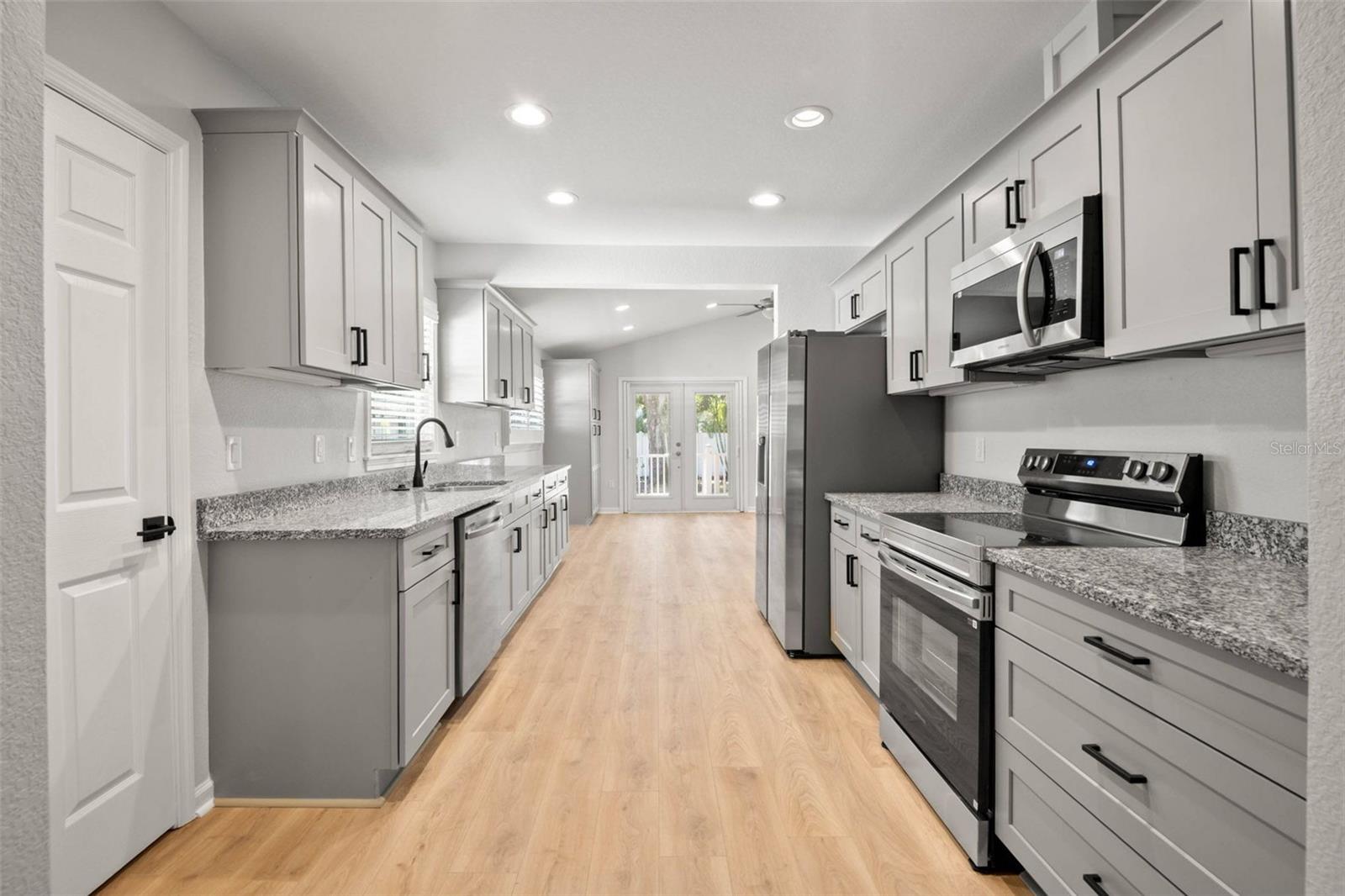 Image 32 of 57 For 719 Riverside Drive