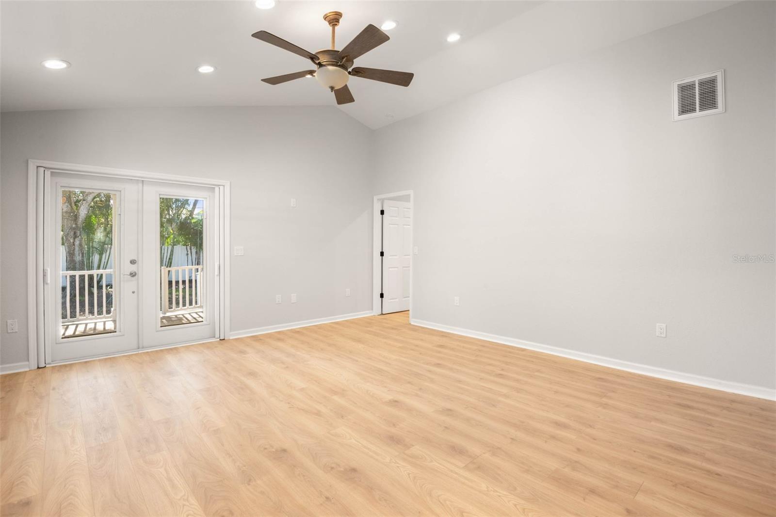 Image 45 of 57 For 719 Riverside Drive