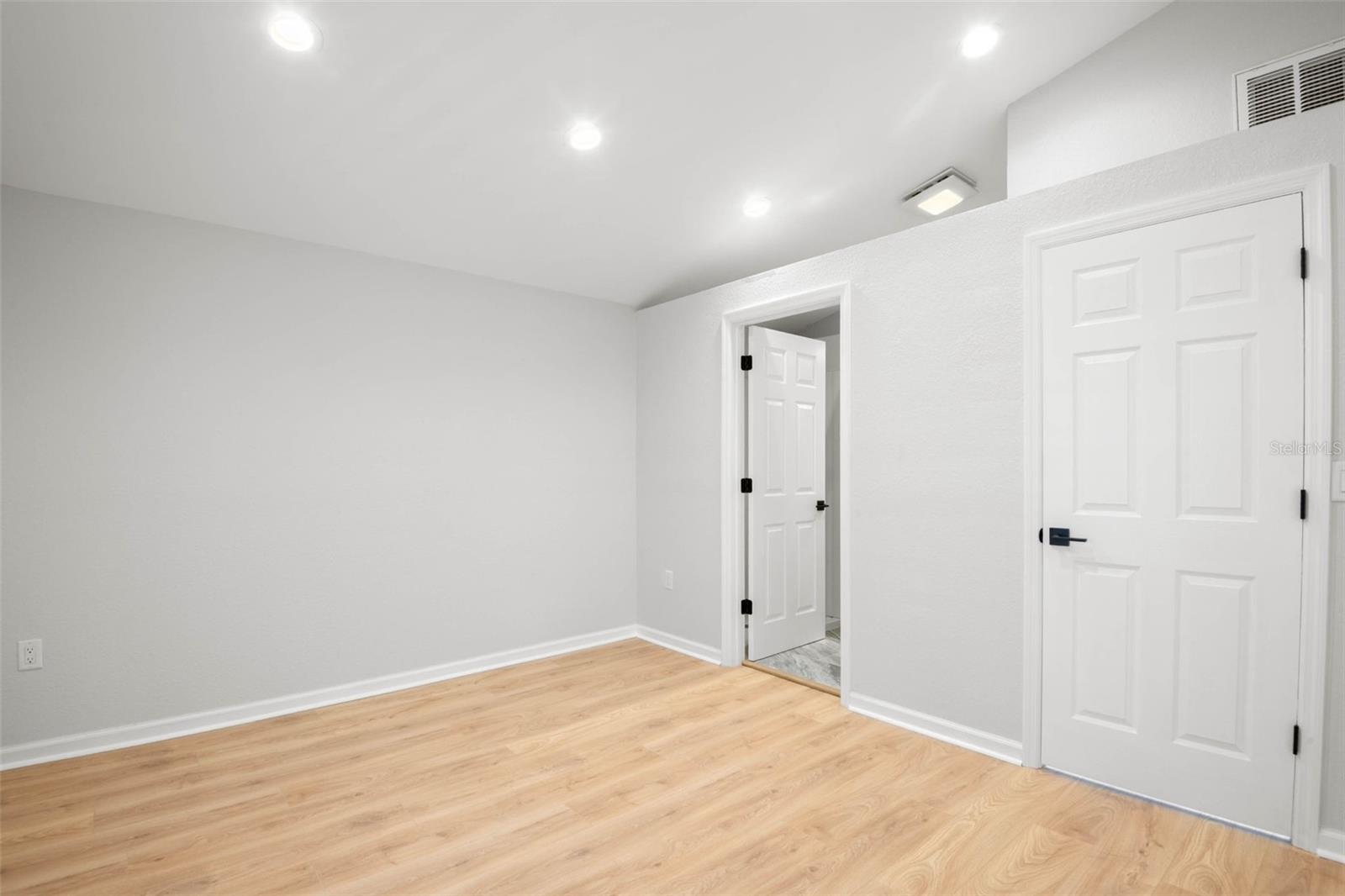 Image 7 of 57 For 719 Riverside Drive