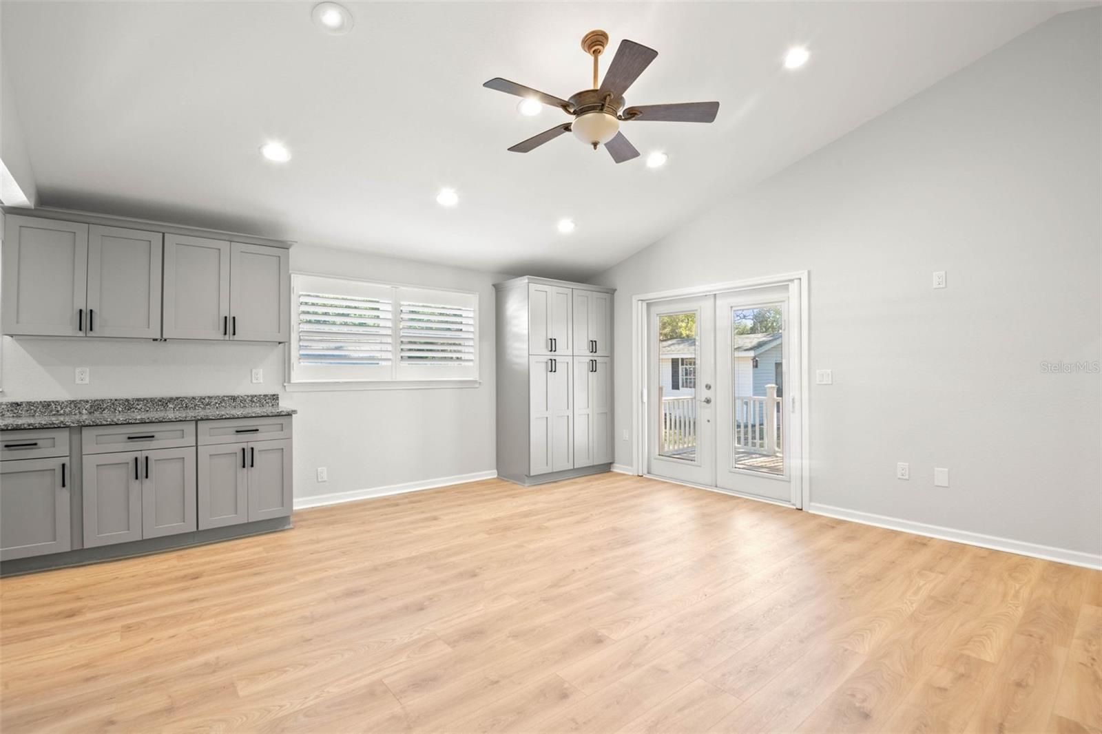 Image 9 of 57 For 719 Riverside Drive