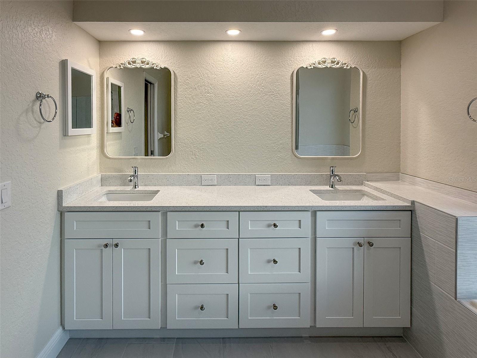 Image 17 of 55 For 8216 Coral Creek Loop