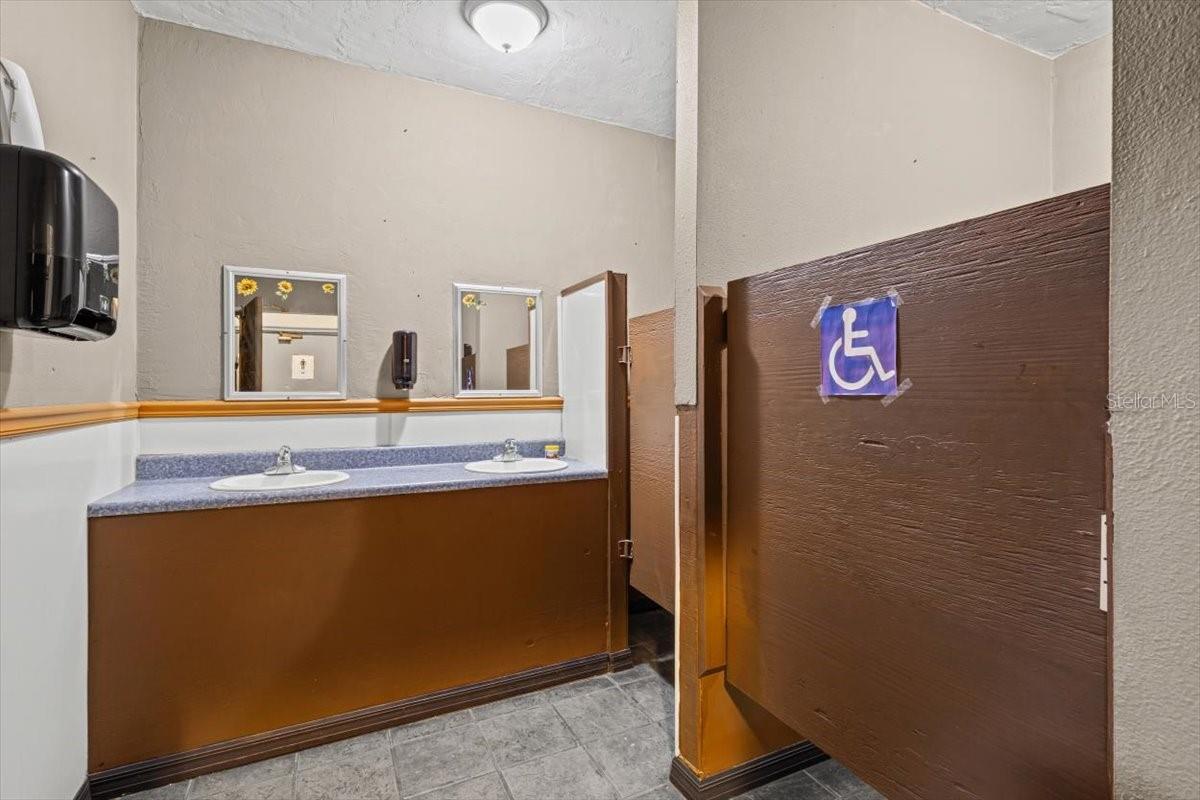 Image 23 of 49 For 17751 Us Highway 19