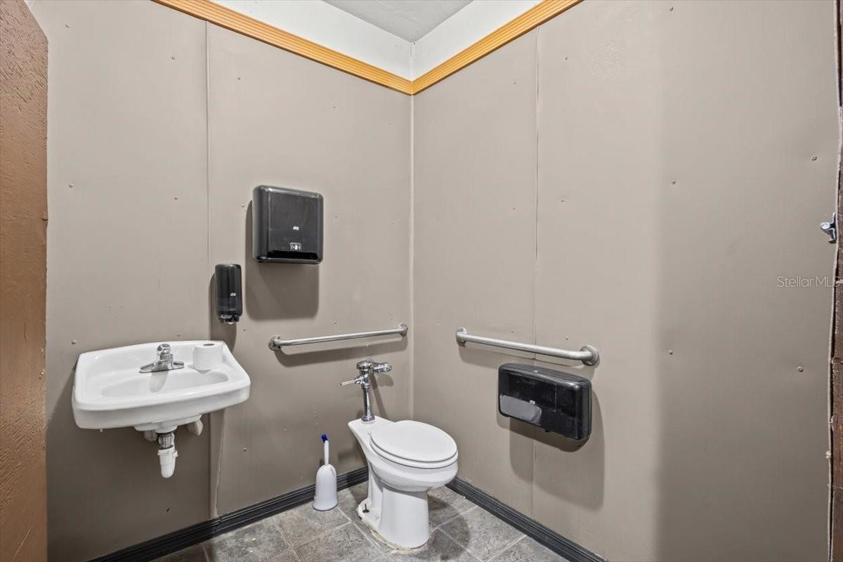 Image 25 of 49 For 17751 Us Highway 19