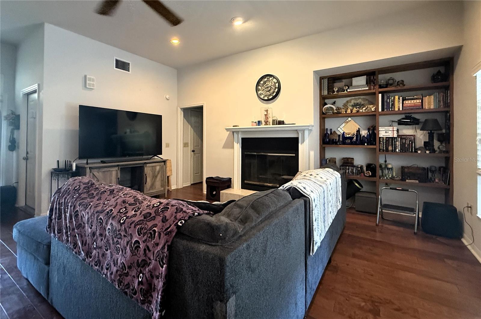 Image 14 of 49 For 83 Greentree Street