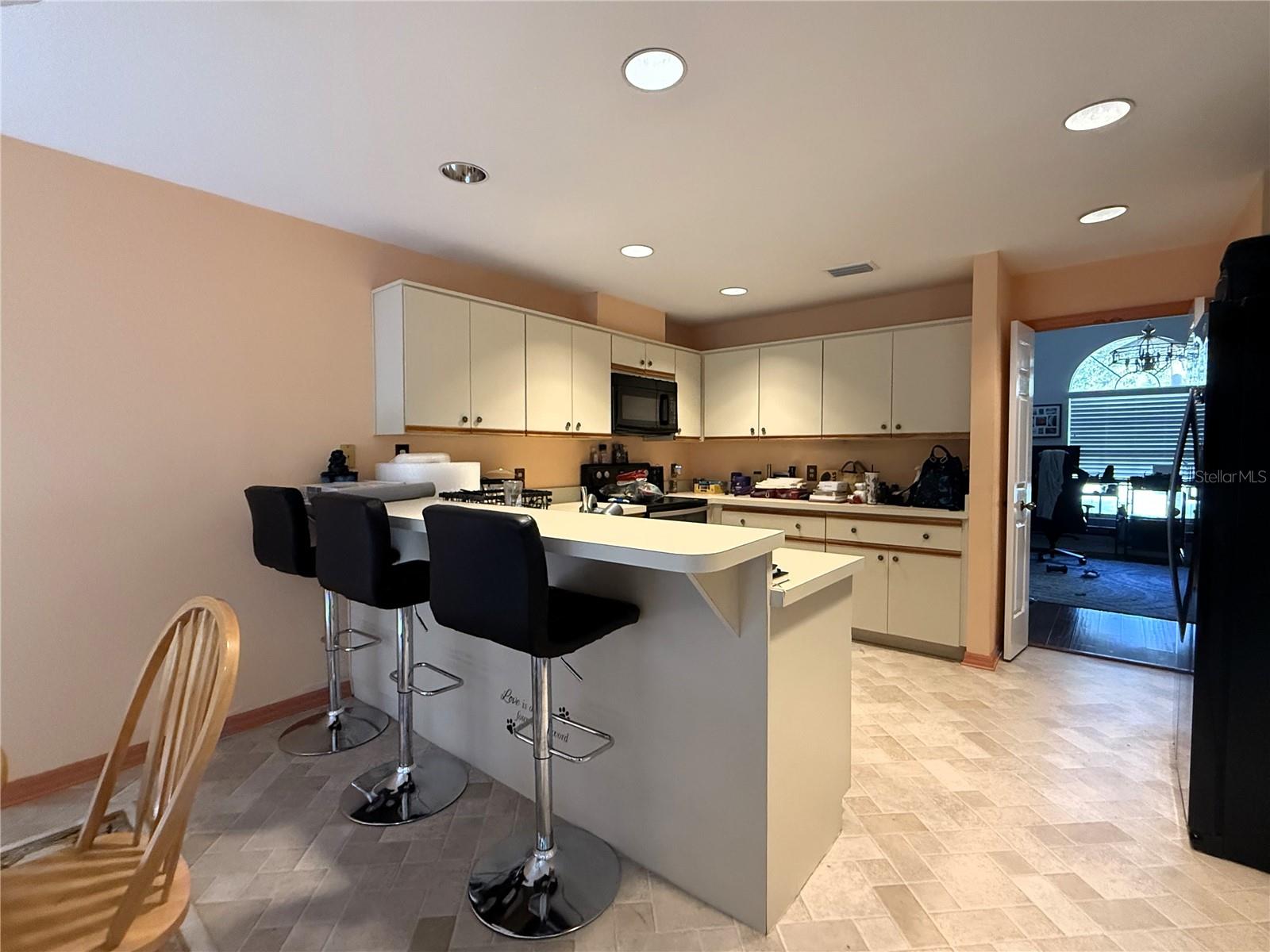 Image 15 of 49 For 83 Greentree Street