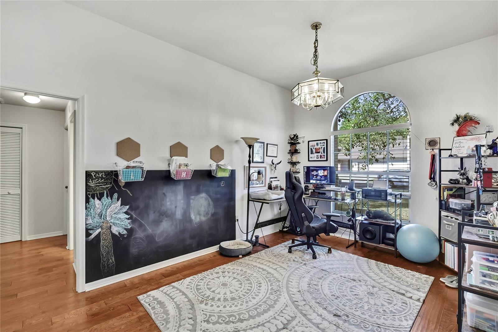 Image 18 of 49 For 83 Greentree Street