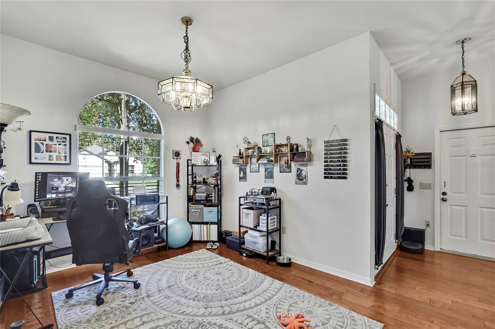 Image 19 of 49 For 83 Greentree Street