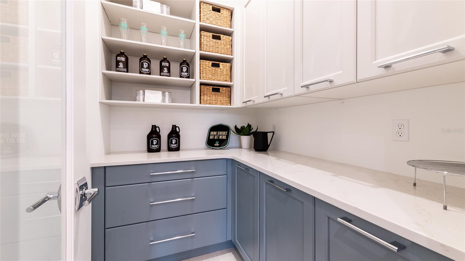 Image 19 of 43 For 909 Liliana Drive