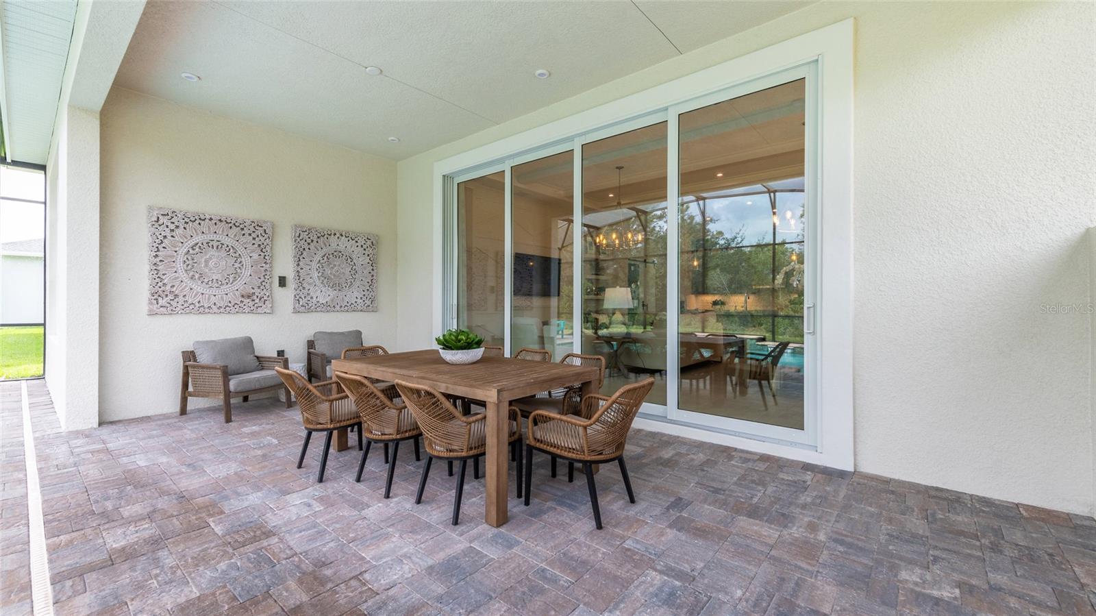 Image 22 of 43 For 909 Liliana Drive