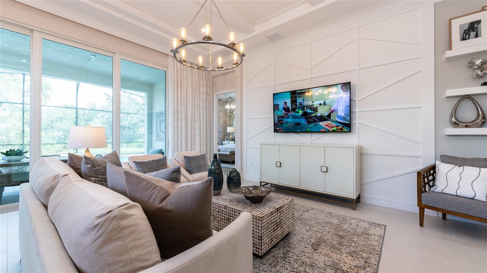 Image 3 of 43 For 909 Liliana Drive