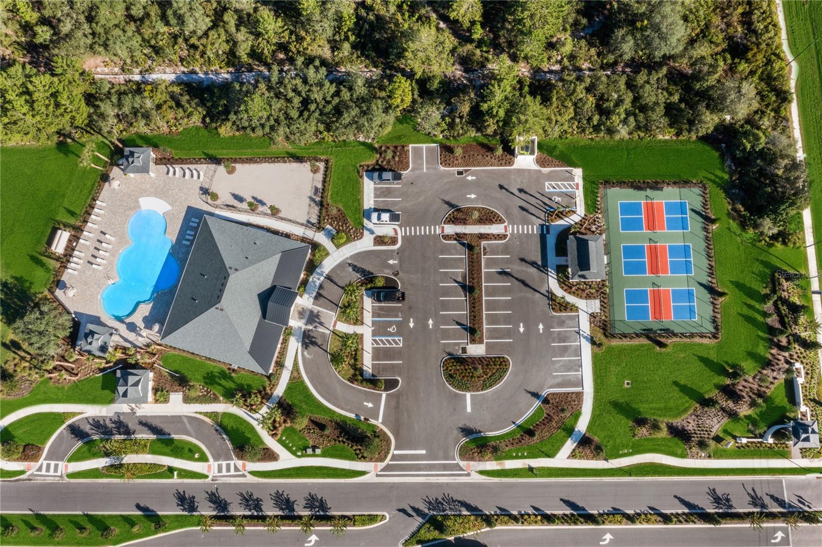 Image 32 of 43 For 909 Liliana Drive