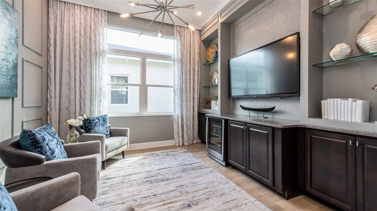 Image 5 of 43 For 909 Liliana Drive