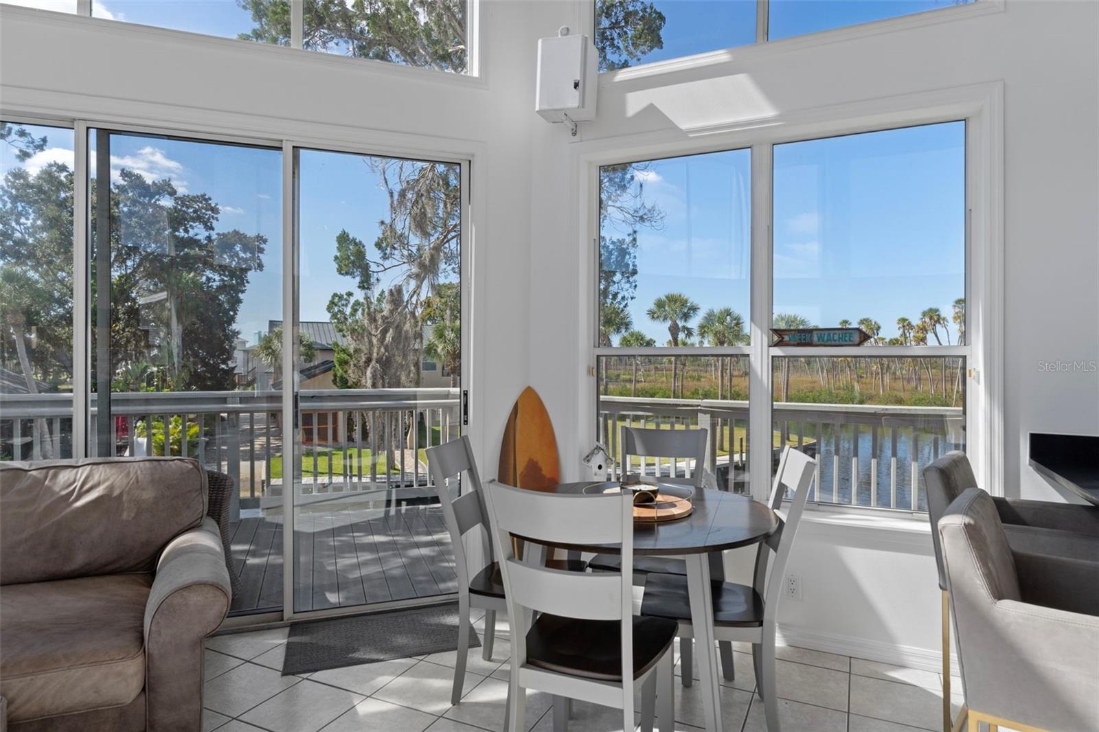 Listing photo id 9 for 5272 Tropical Point