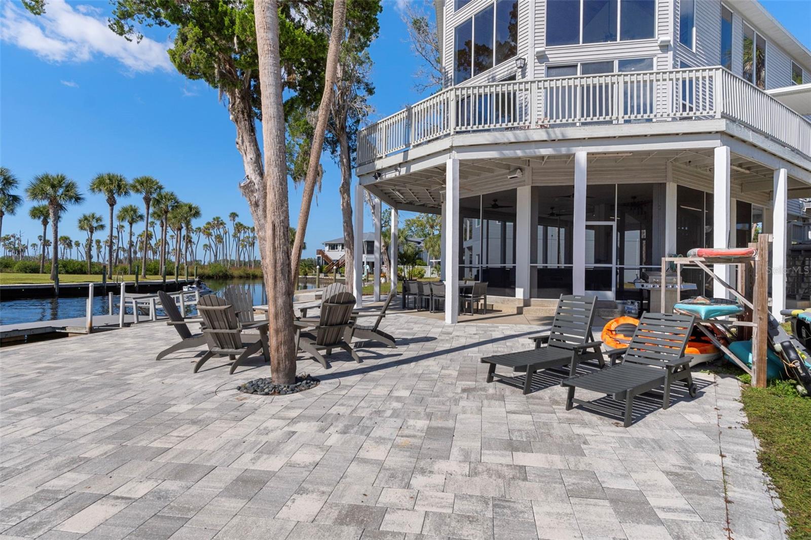 Listing photo id 1 for 5272 Tropical Point