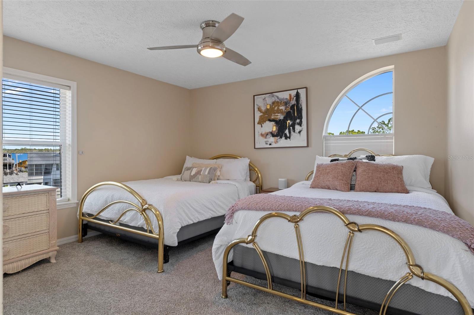 Listing photo id 28 for 5272 Tropical Point